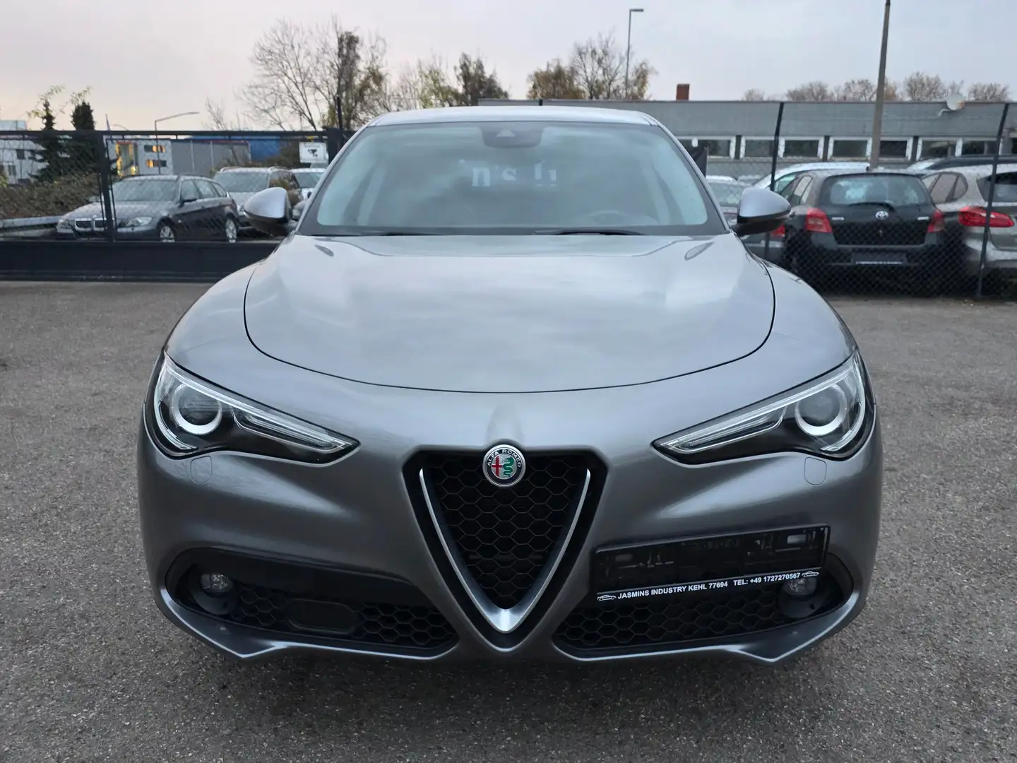 Alfa Romeo Stelvio Q4 Automatik 18 Zoll Leder Navigation Lane-assiste Grau - 2