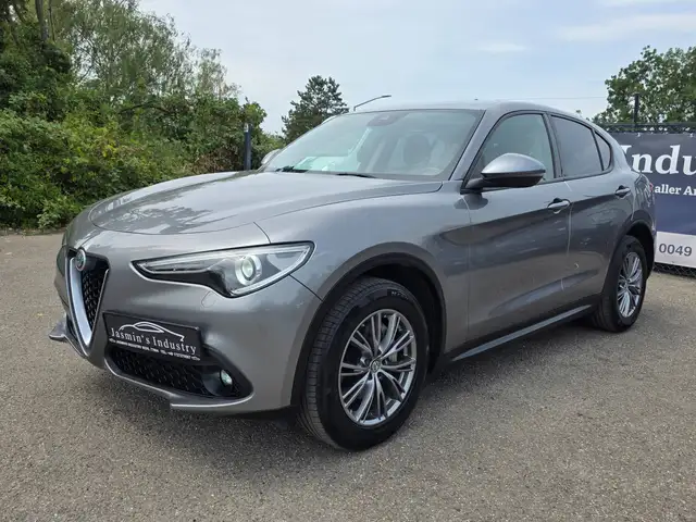 Alfa Romeo Stelvio Q4 4WD Automatik Leder Navigation 18Zoll Lane-ass