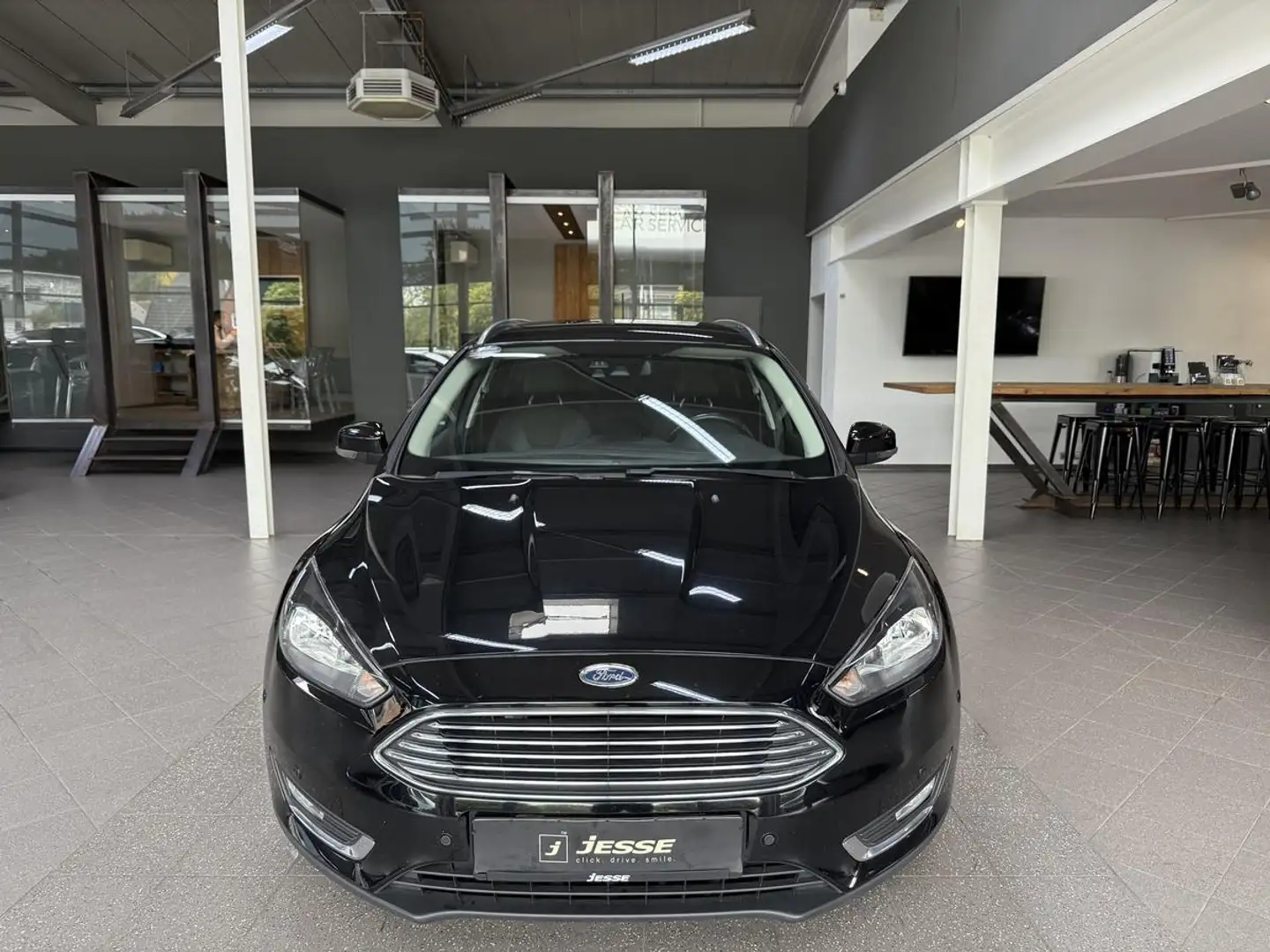 Ford Focus 1.5 TDCi Titanium Tempomat Keyless Navi R.Cam Noir - 2