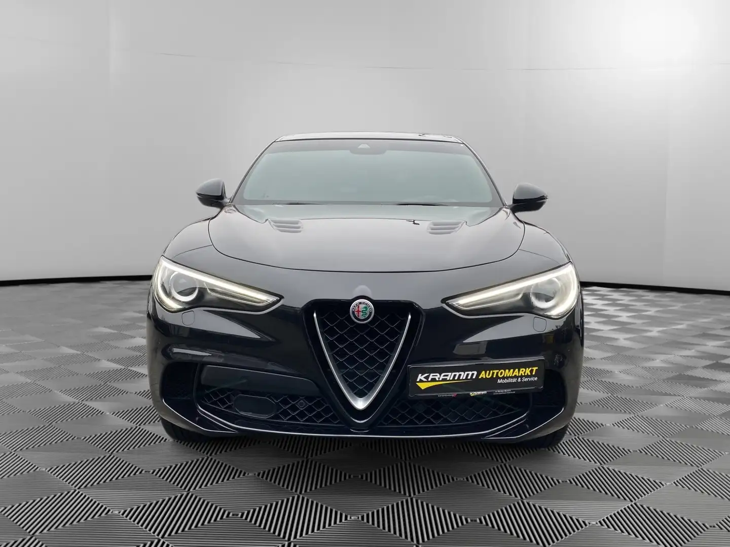 Alfa Romeo Stelvio Quadrifoglio Q4 Czarny - 2