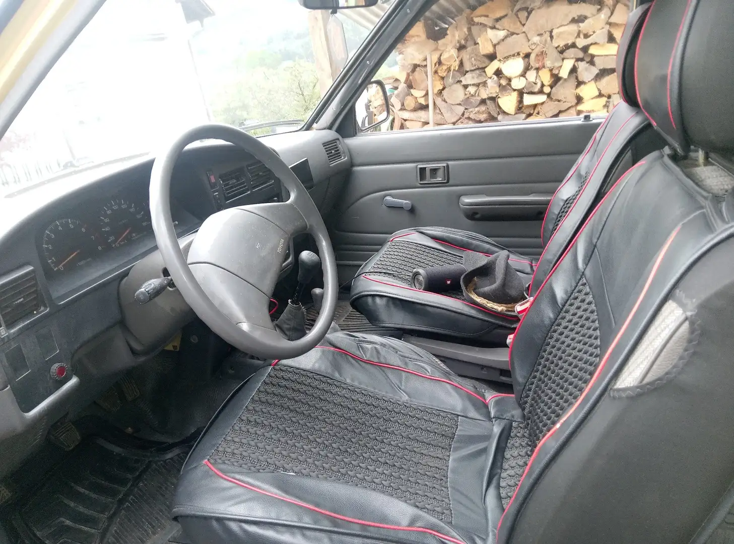 Toyota Hilux - 1