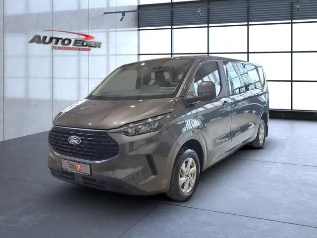 Ford Tourneo Custom view 2
