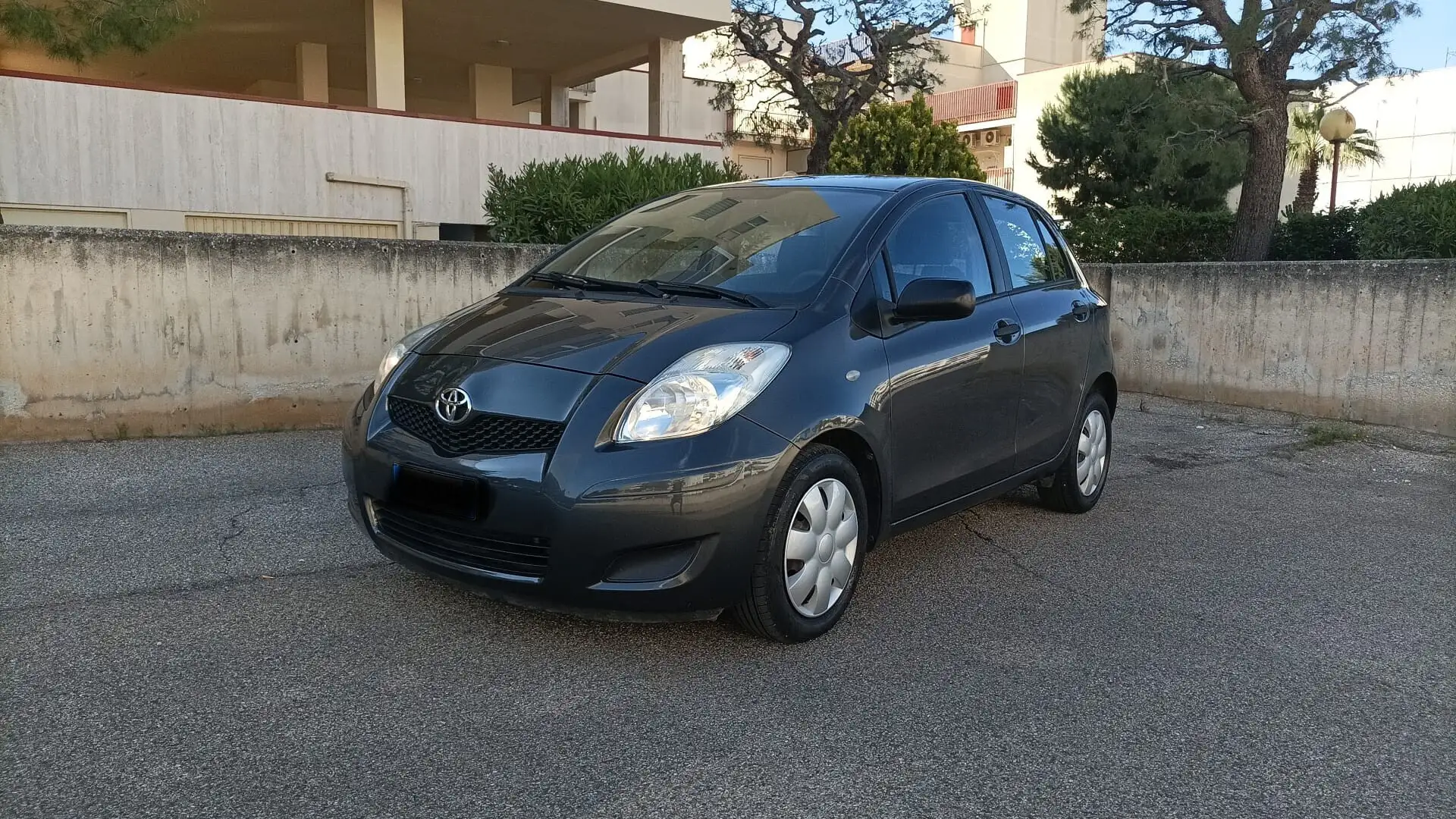 Toyota Yaris 1.4 D-4D DPF 5 porte Sol Grigio - 1
