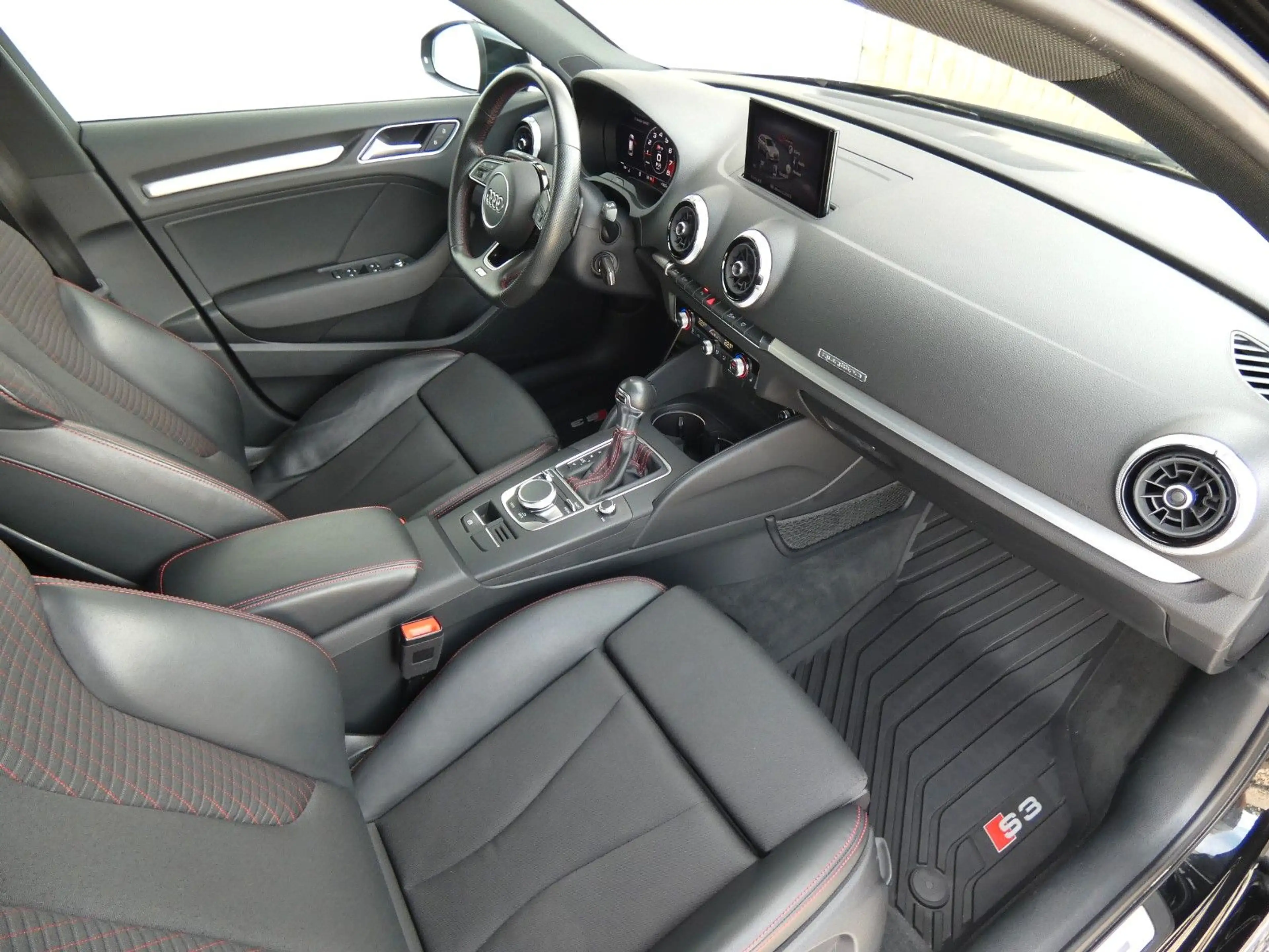Audi S3 Sportback 2.0 TFSI quattro — photo 14