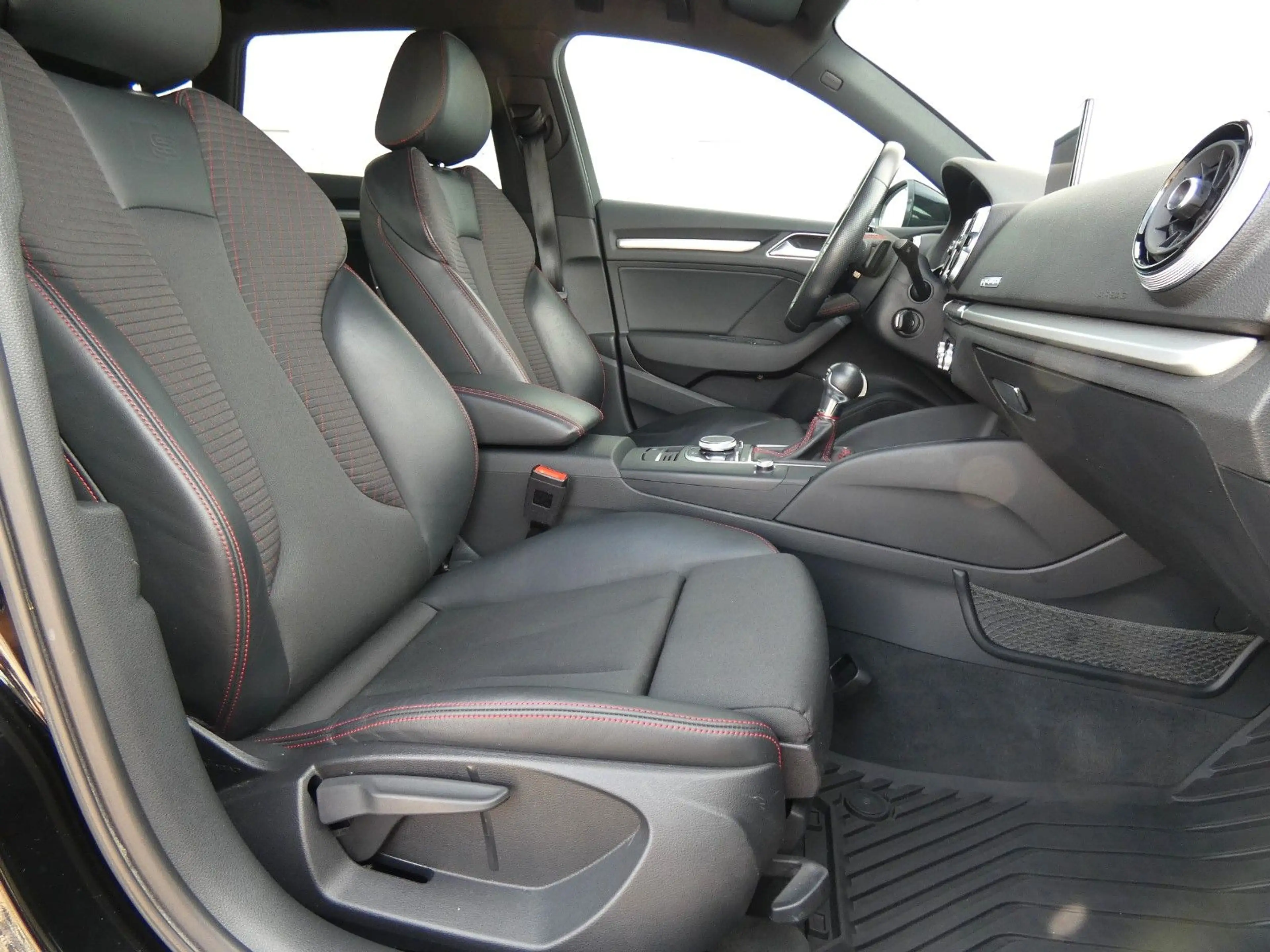 Audi S3 Sportback 2.0 TFSI quattro — photo 15