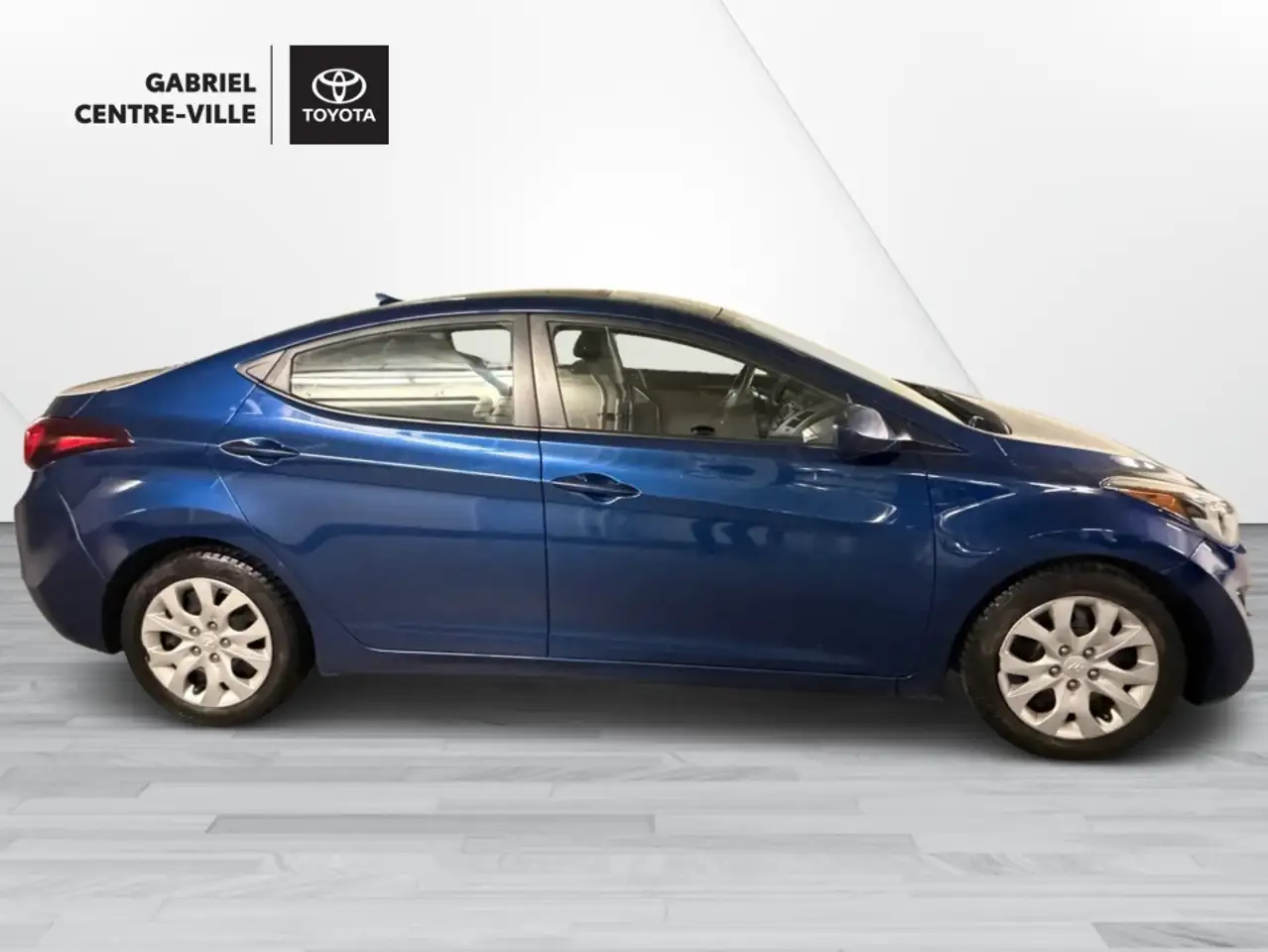 Hyundai ELANTRA photo Hyundai ELANTRA
