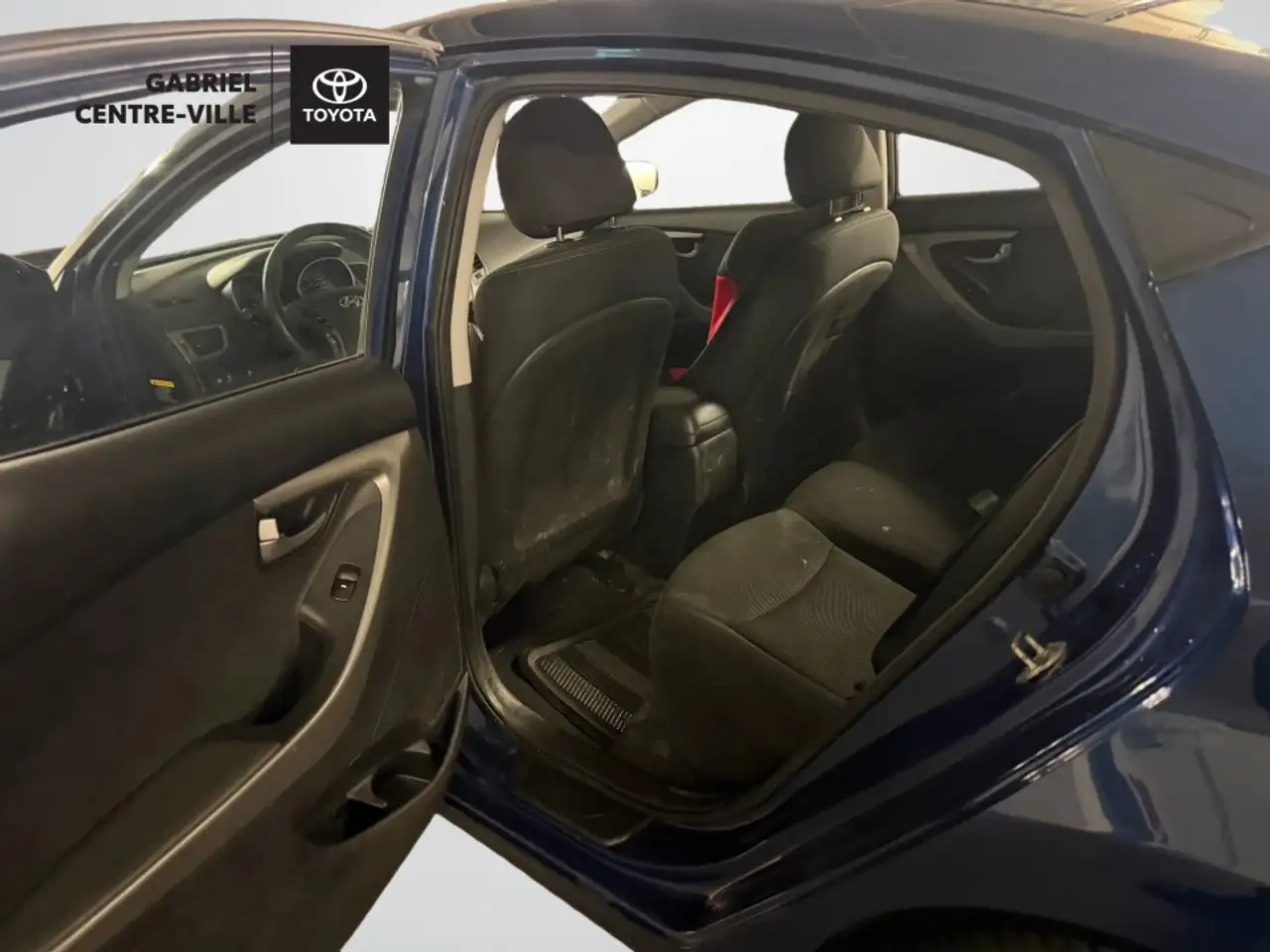 Hyundai ELANTRA photo Hyundai ELANTRA