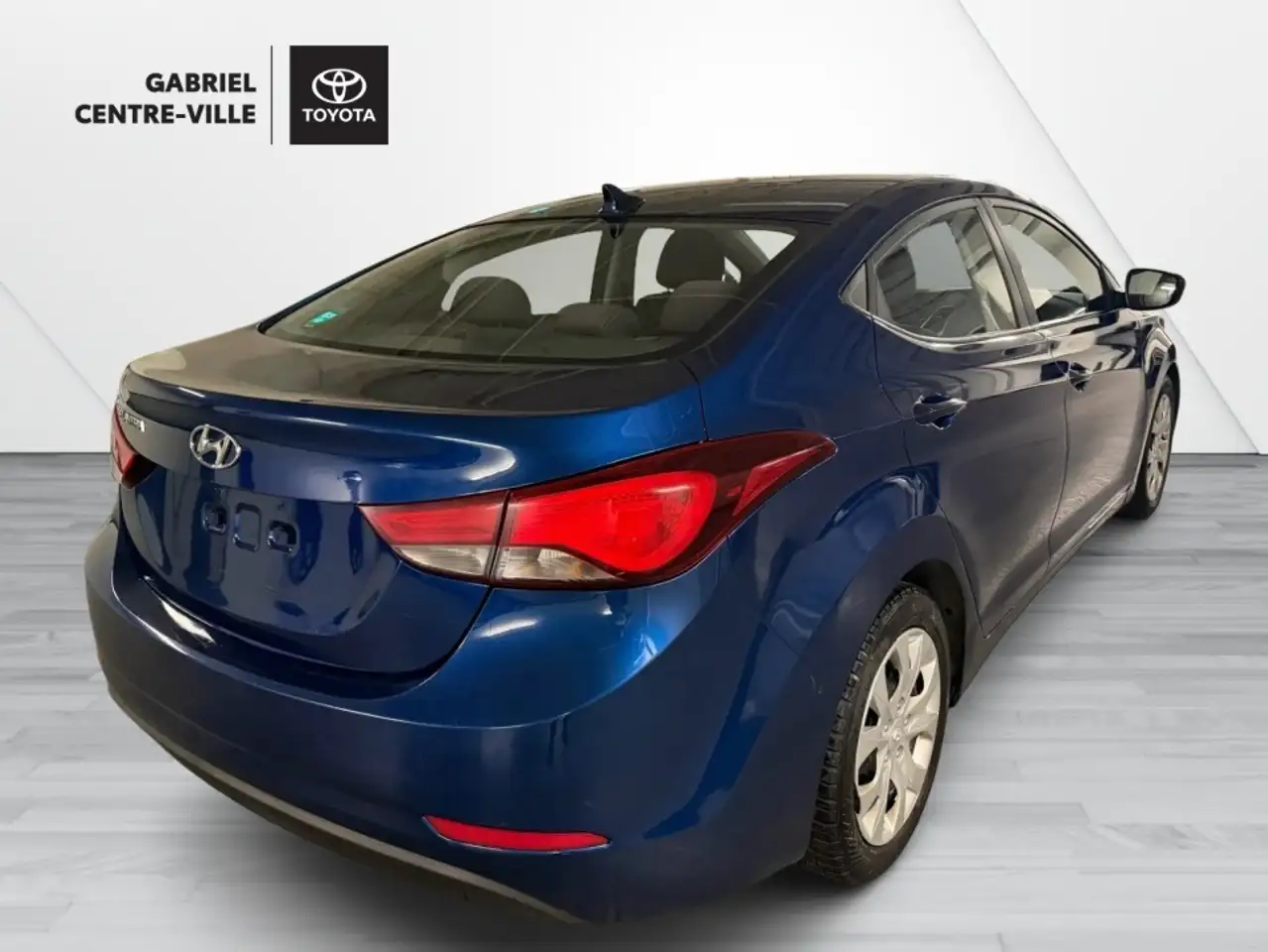 Hyundai ELANTRA photo Hyundai ELANTRA