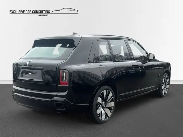 Rolls-Royce Cullinan view 6
