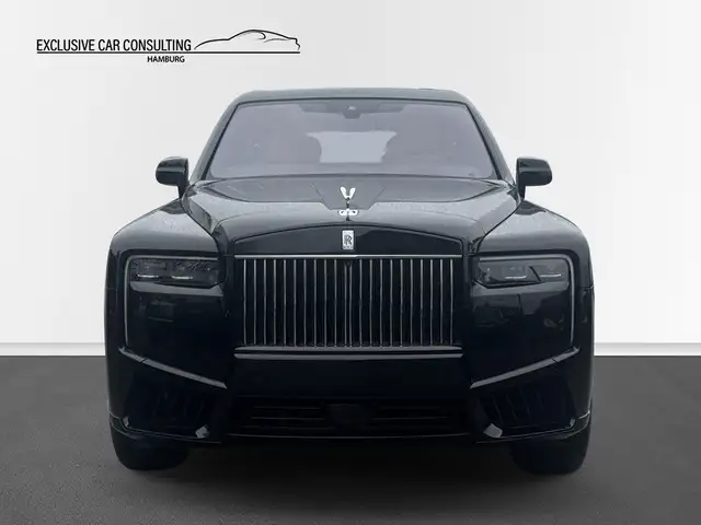 Rolls-Royce Cullinan view 2