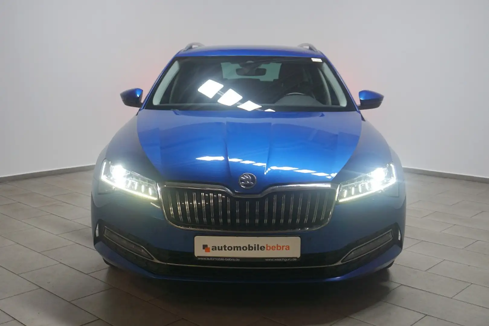 Skoda Superb 2.0TDI DSG Style Edition StHz AHK Leder Blau - 2