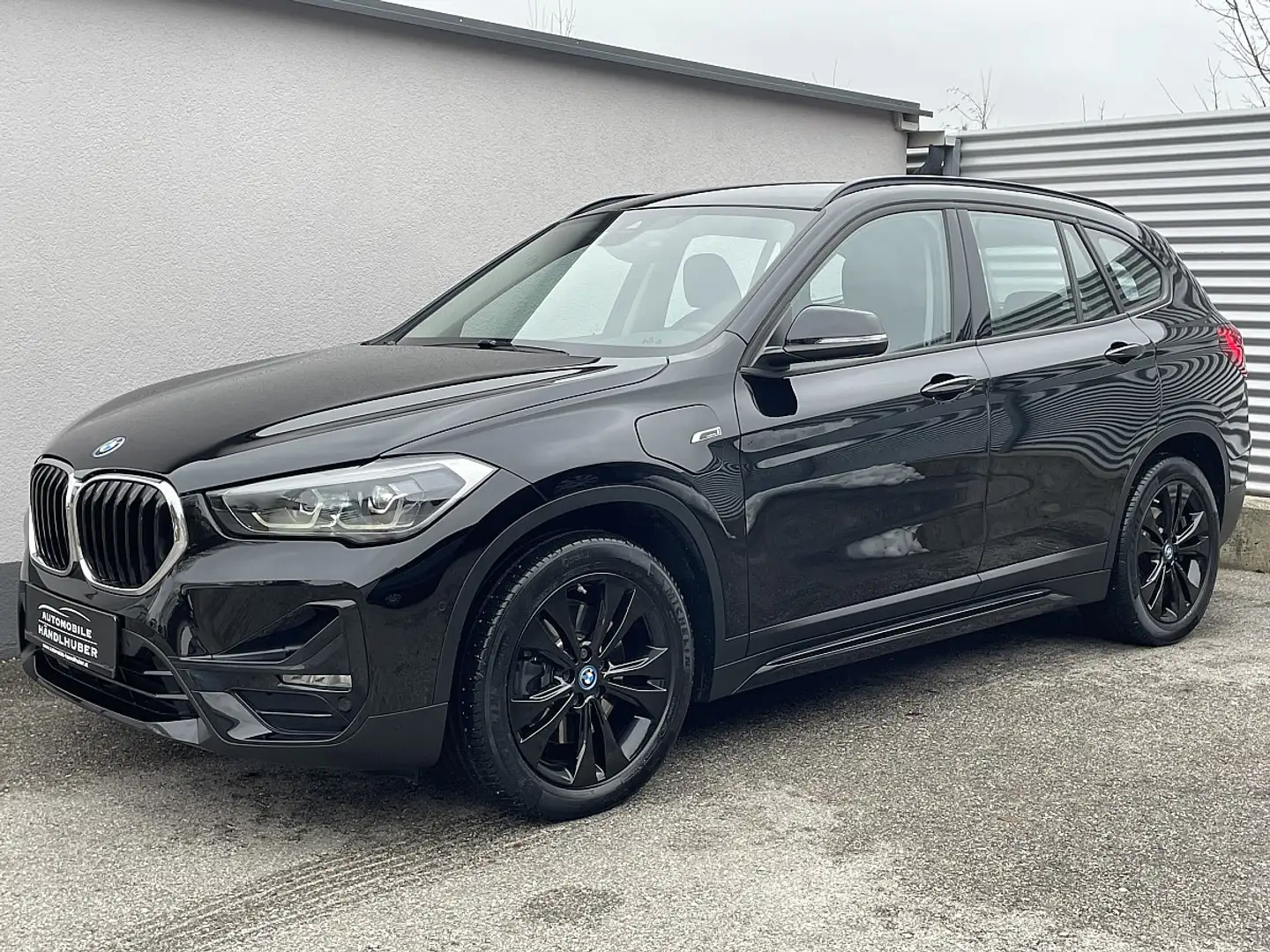 BMW X1 xDrive25e PHEV Aut.SPORTLINE/ACC/18"/PARKASS/NA... Schwarz - 1