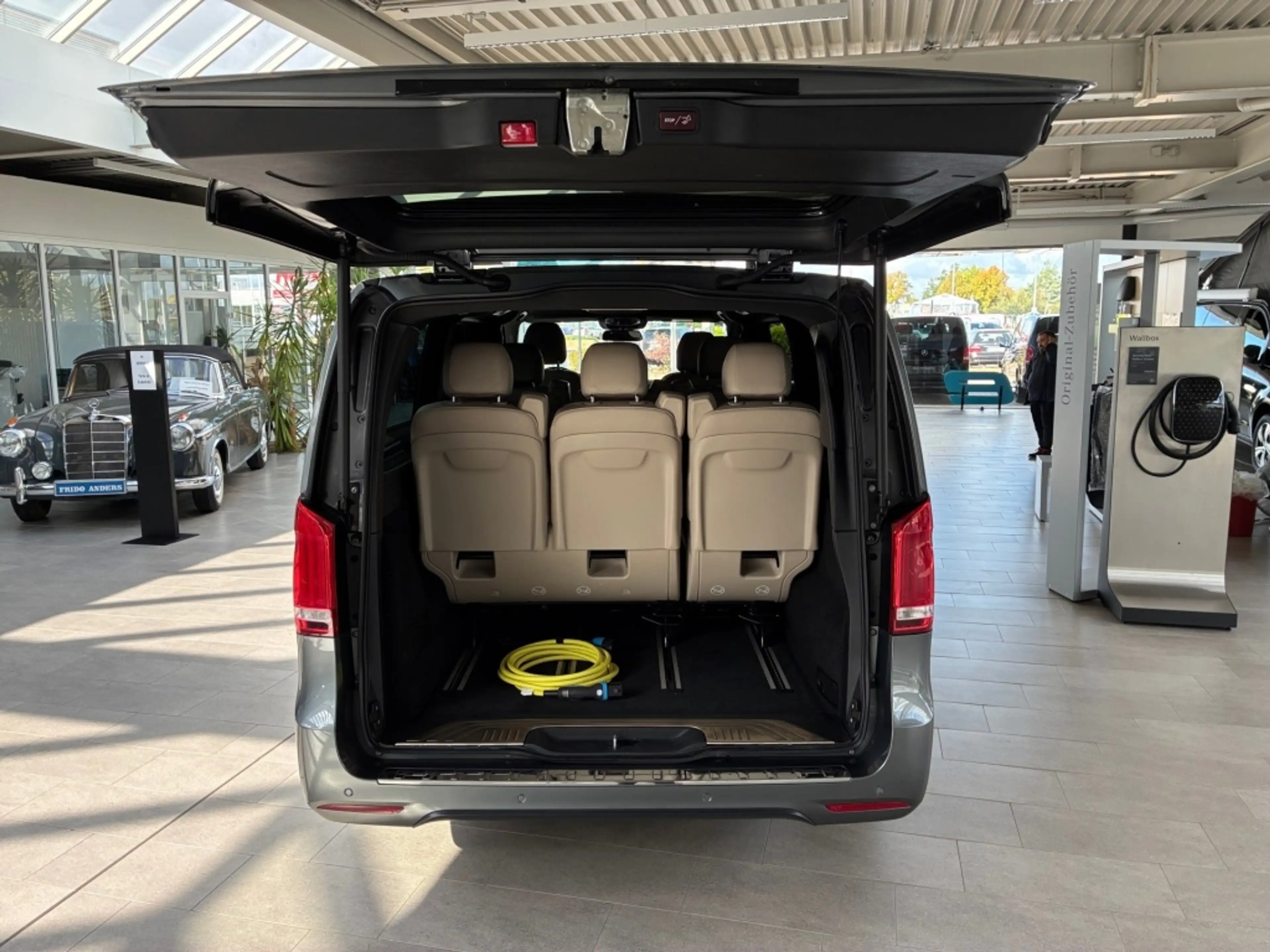 Mercedes-Benz EQV 300 Avantgarde extralang 8Sitze-Leder beige — photo 11