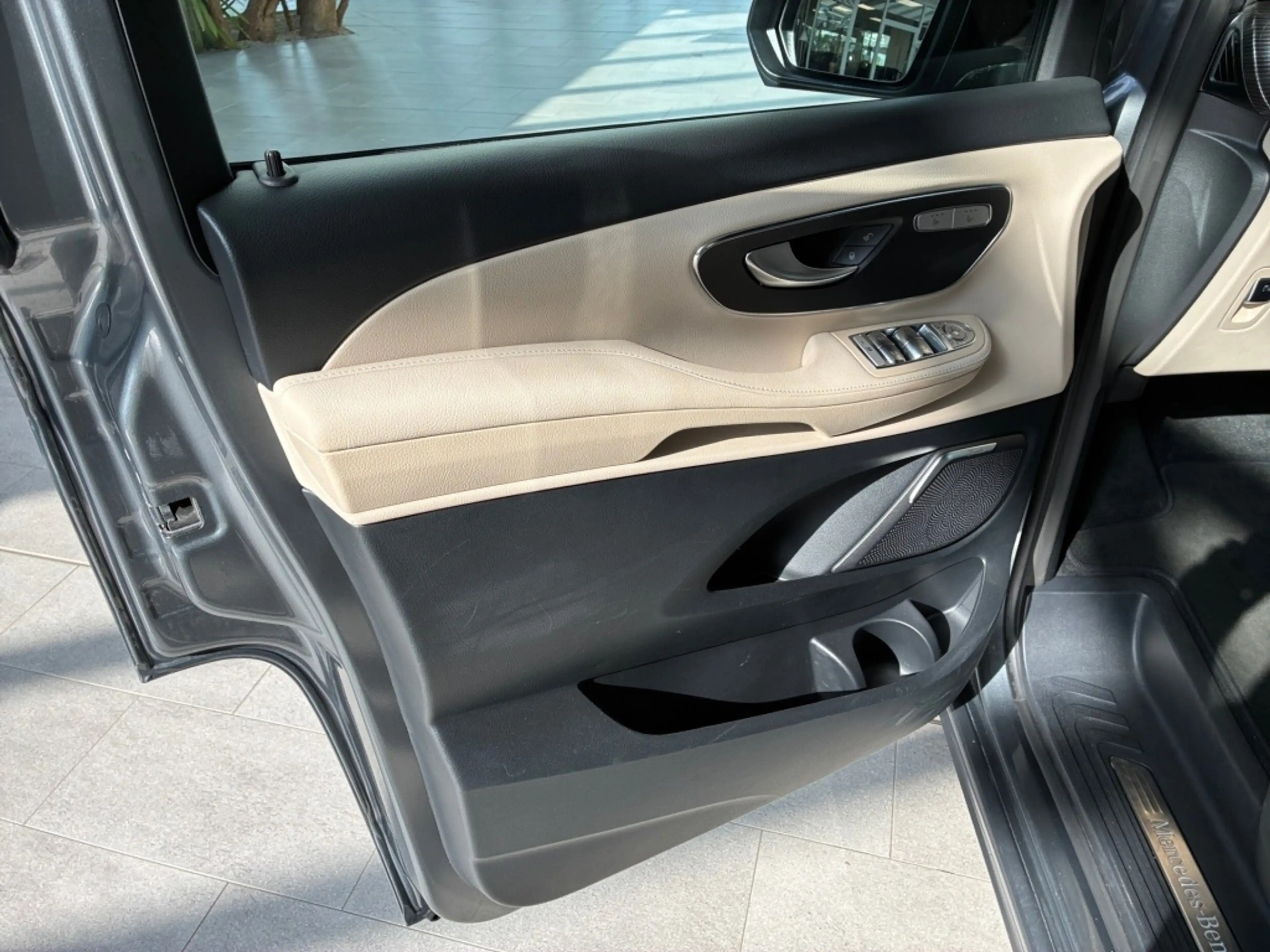 Mercedes-Benz EQV 300 Avantgarde extralang 8Sitze-Leder beige — photo 5