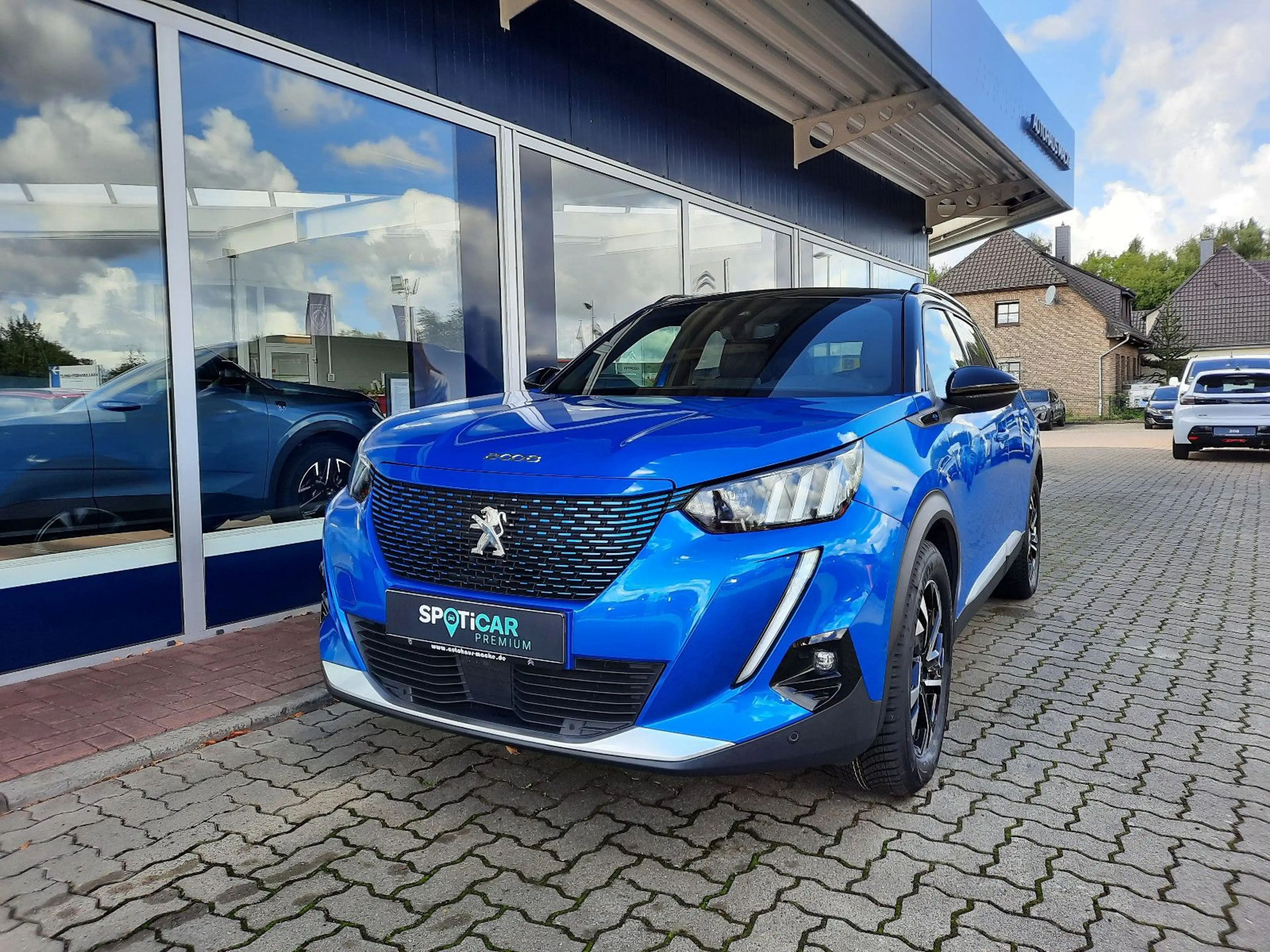Peugeot 2008 e-2008 GT SDACH SH NAVI KAMERA GJR — photo 2
