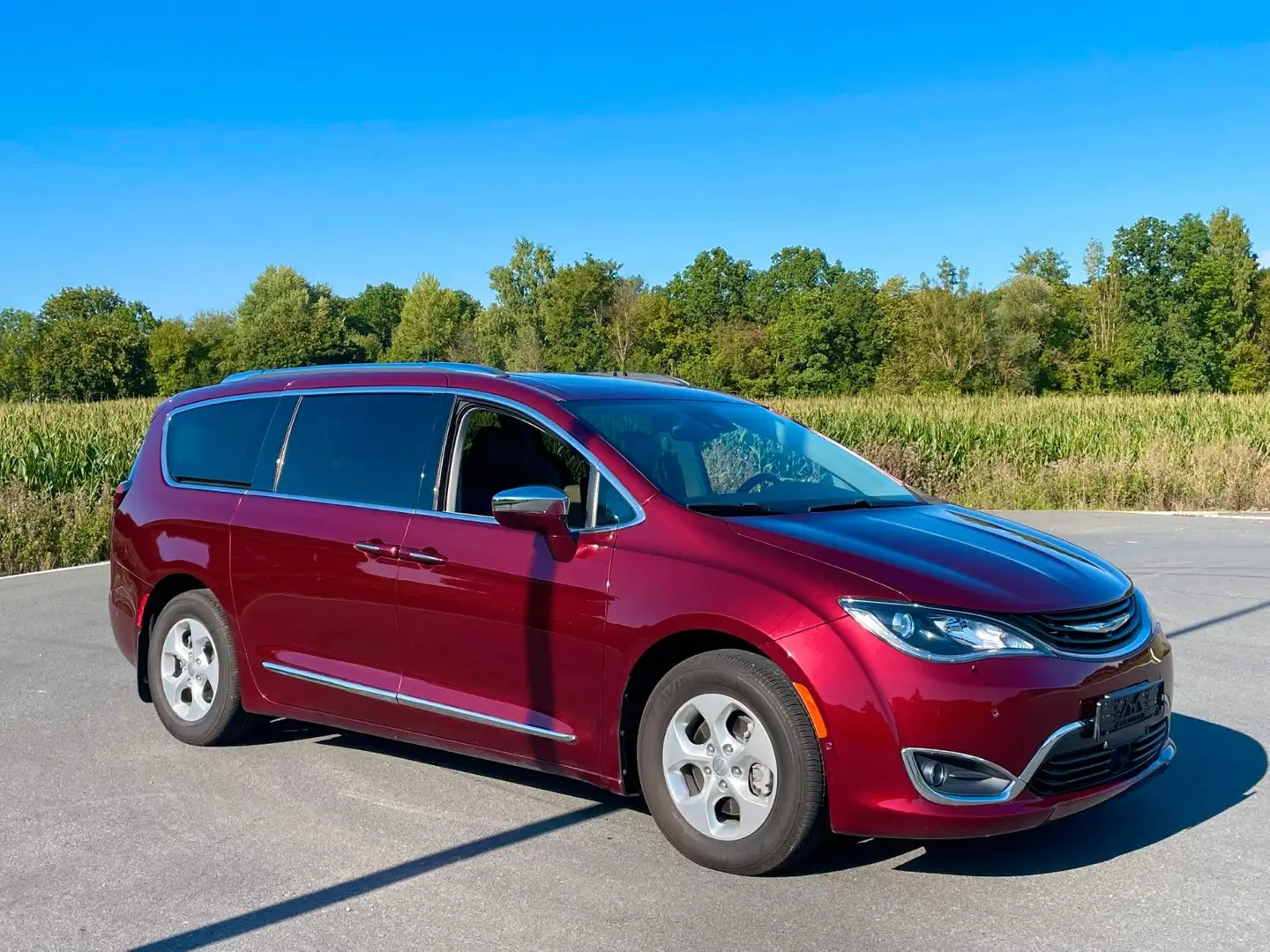 Chrysler Pacifica Platinum Hybrid 7 Sitzer Piros - 1