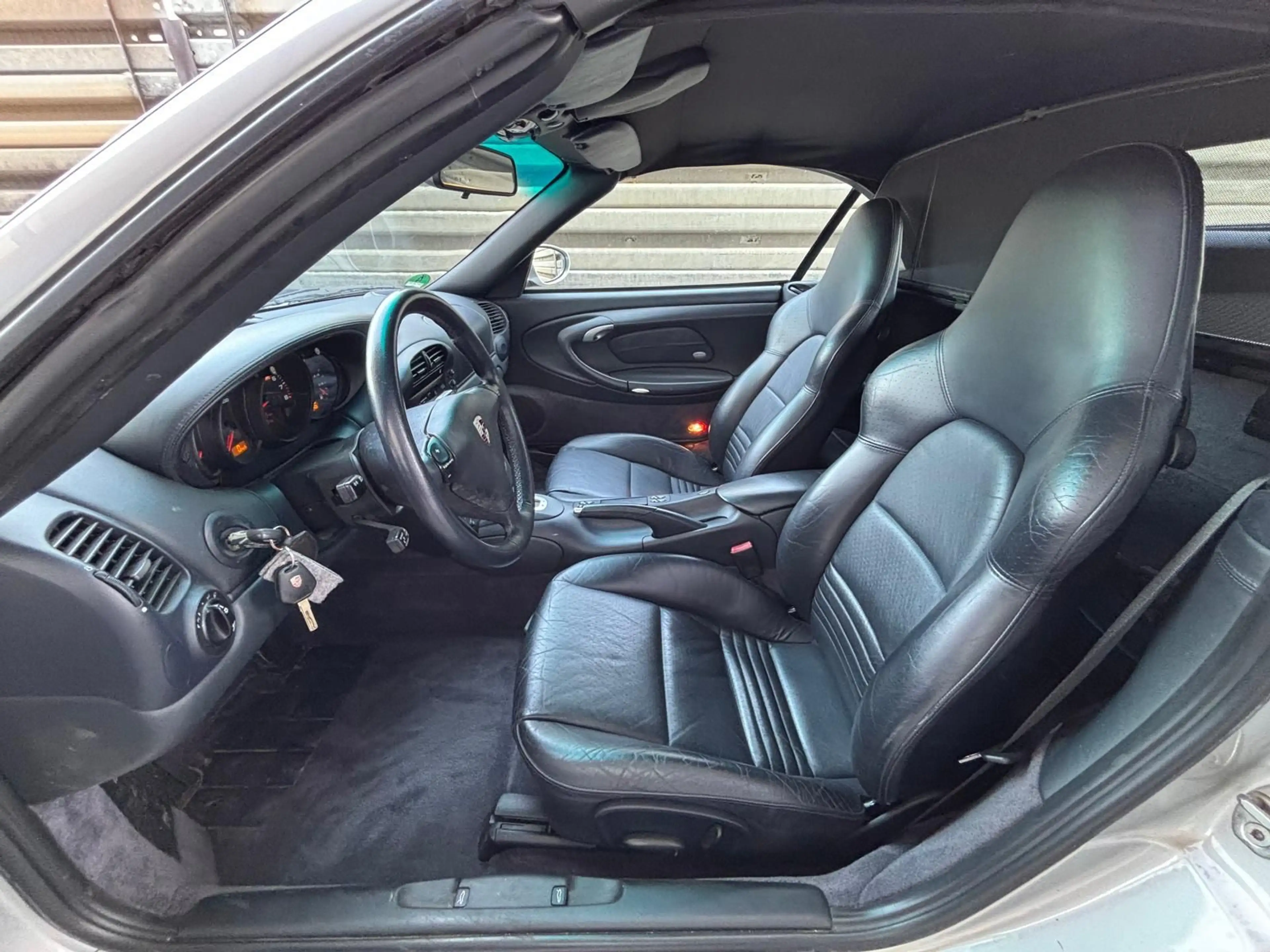 Porsche 996 Carrera 4 Cabrio orig Km, tip.,voll — photo 9