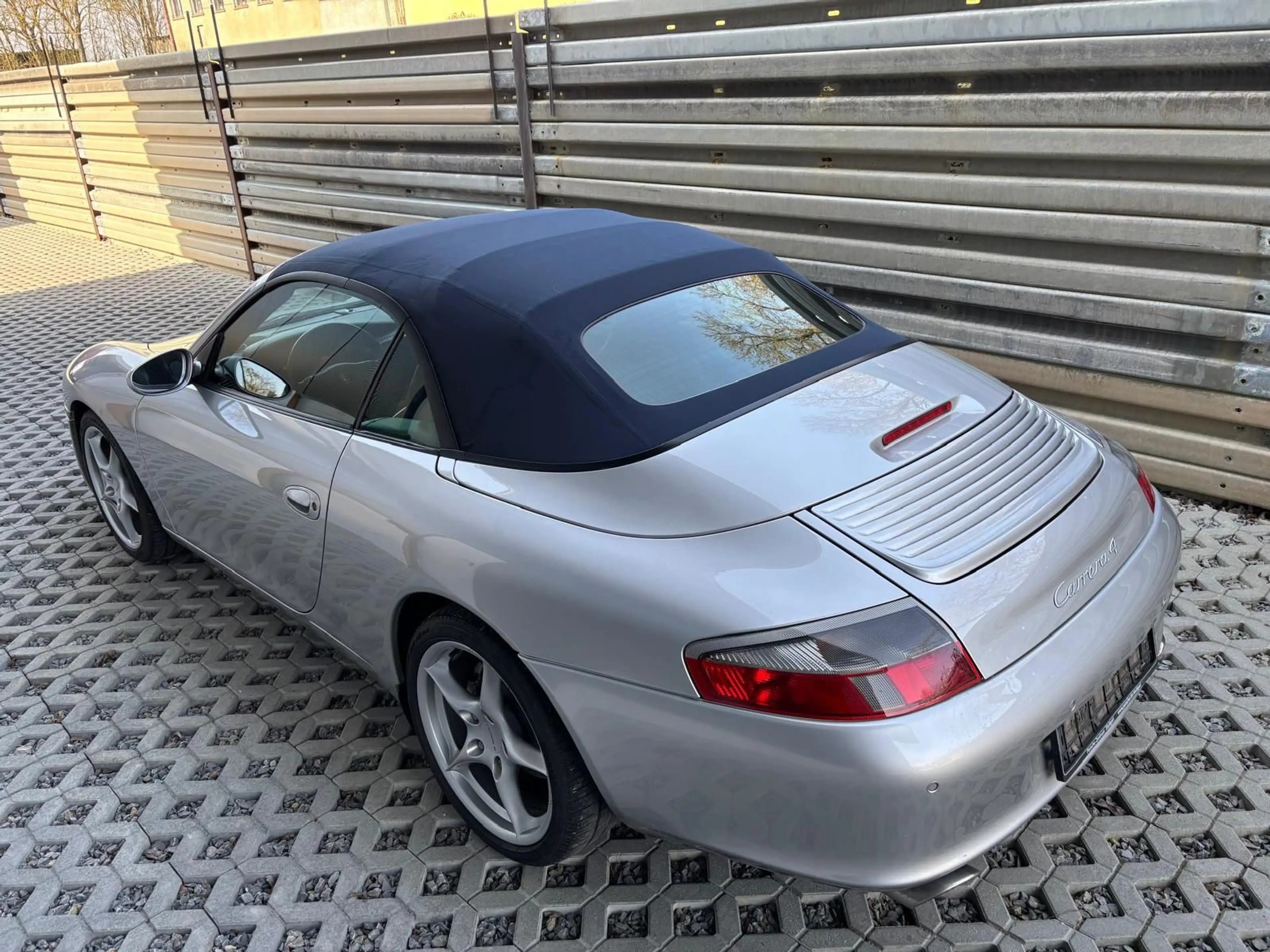 Porsche 996 Carrera 4 Cabrio orig Km, tip.,voll — photo 6