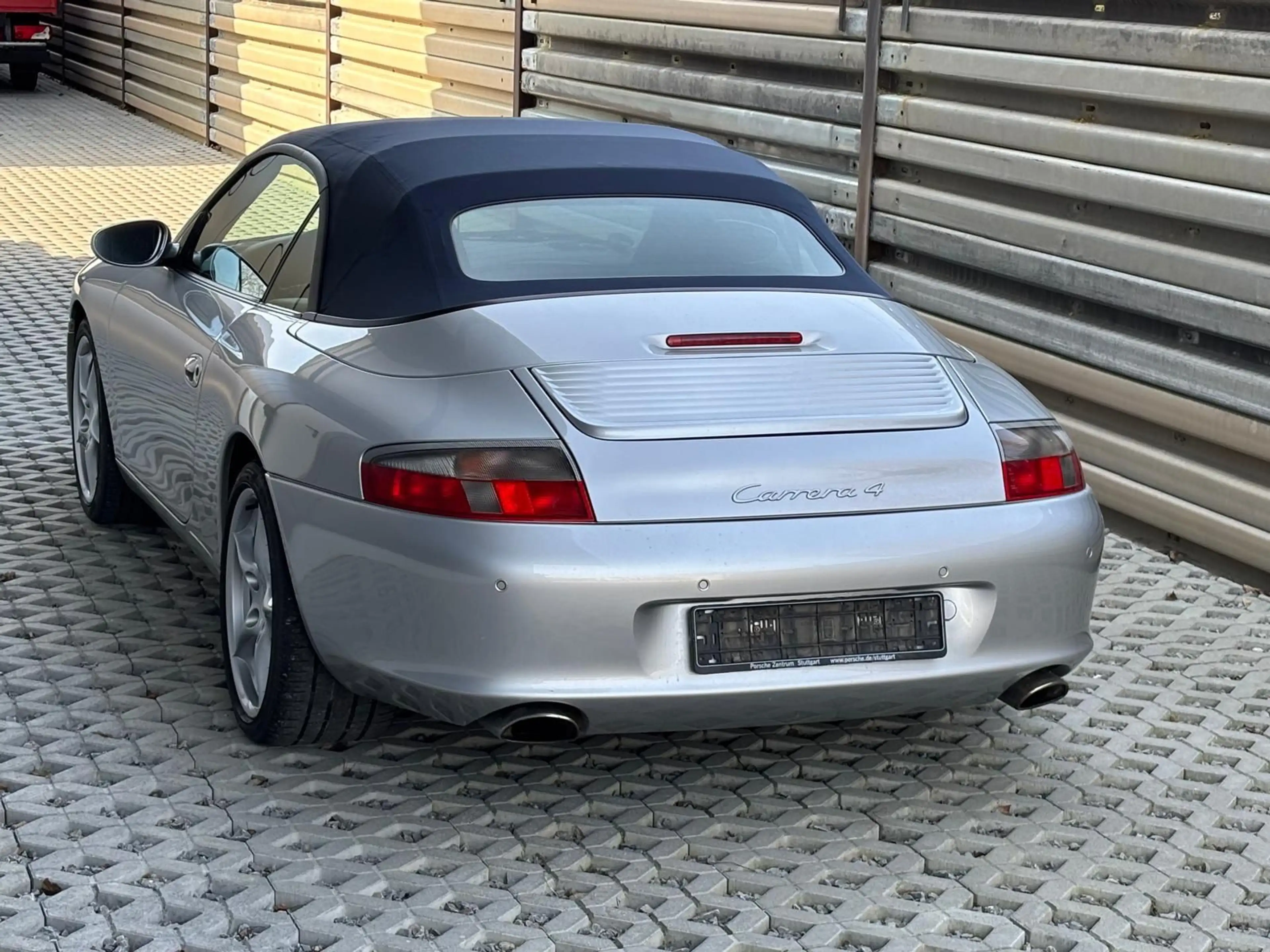 Porsche 996 Carrera 4 Cabrio orig Km, tip.,voll — photo 3