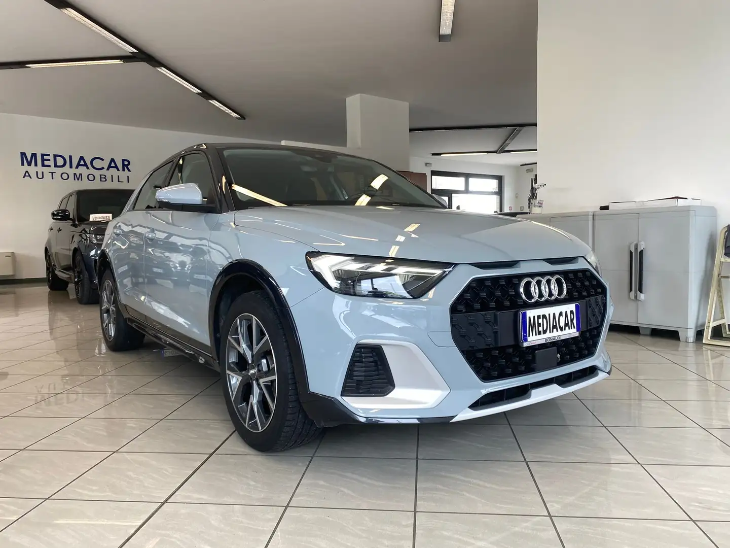 Audi A1 Citycarver 30 1.0 tfsi Admired 116cv s-tronic Gris - 1