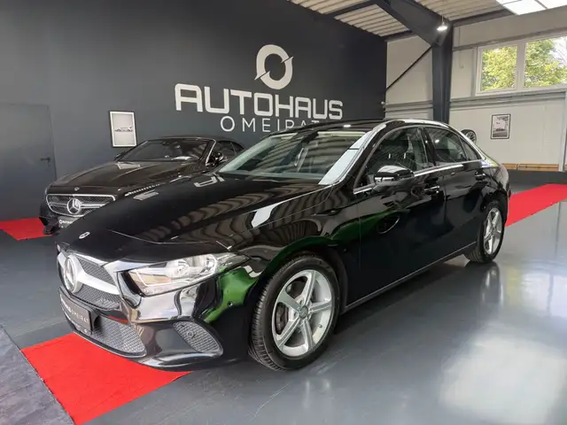 Mercedes-Benz A 180 d Limousine 1-Hand/Klimaauto/SHZ/PDC/Navi