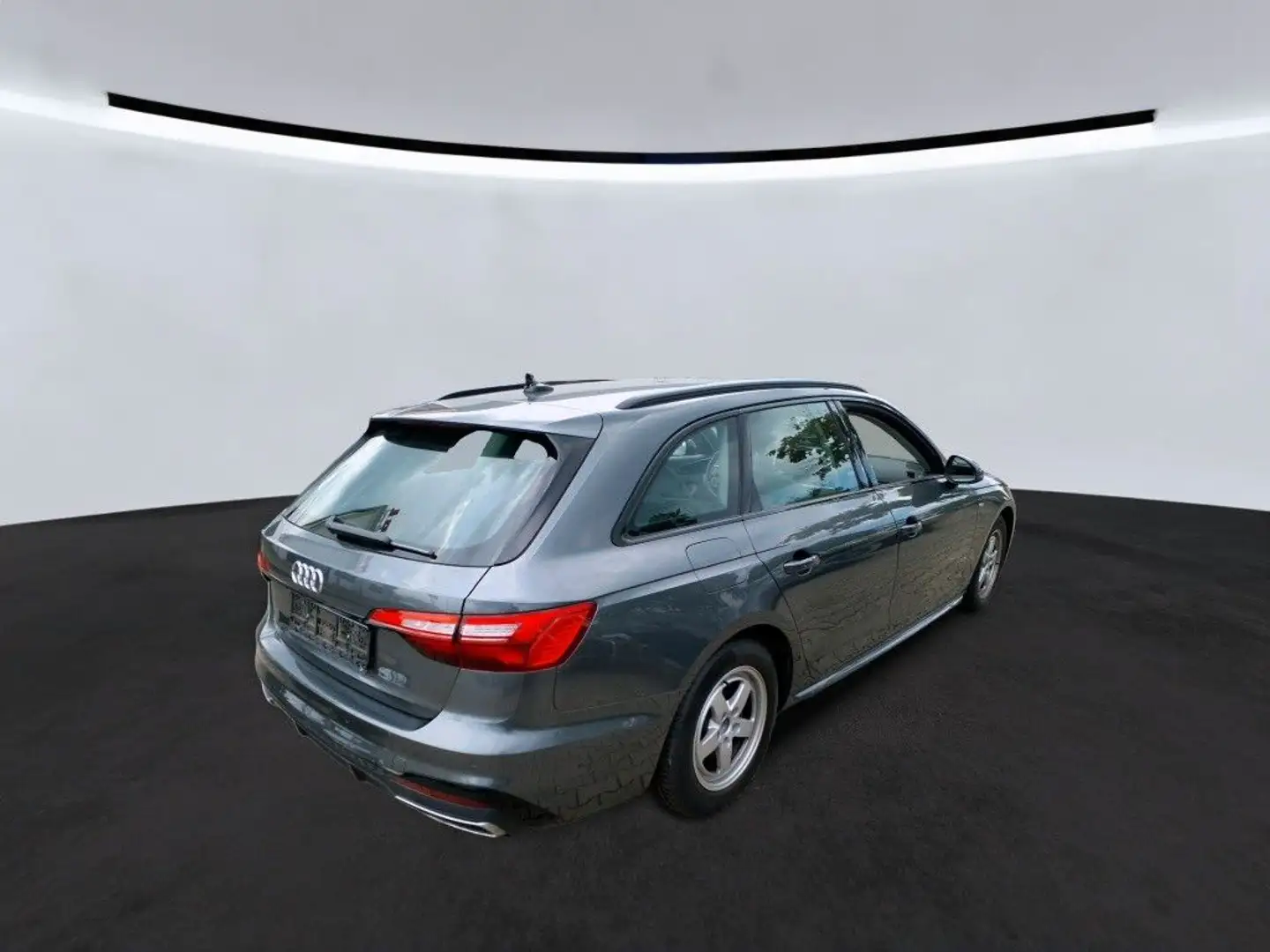 Audi A4 Avant 35 TDI S line Grijs - 2