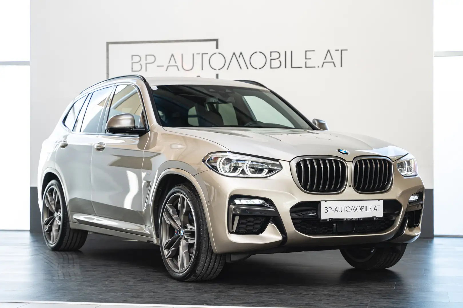 BMW X3 M M40 d // AHK // HEAD UP // TOP // Beige - 2