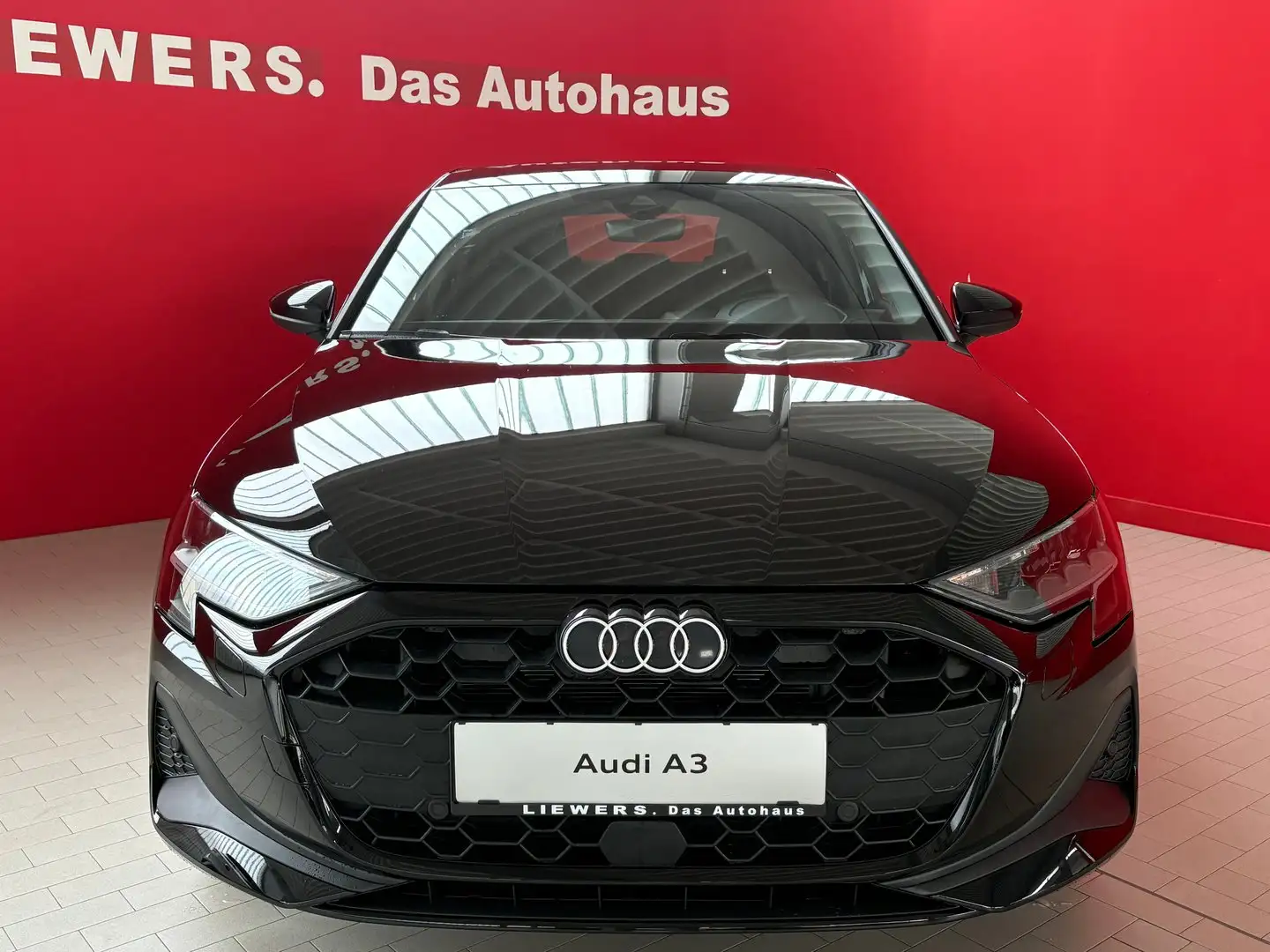Audi A3 30 TFSI Schwarz - 2