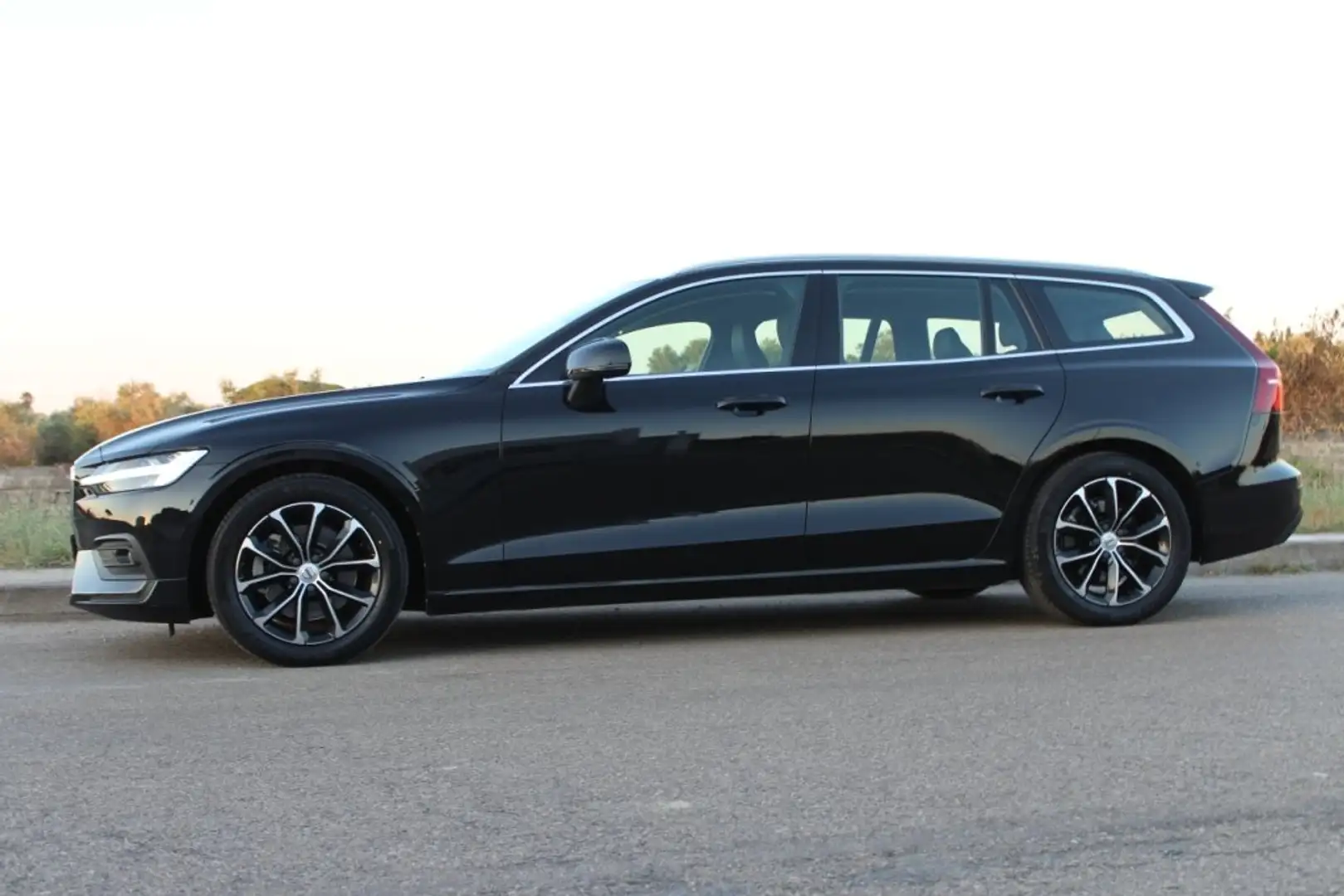 Volvo V60 2.0 D3 Geartronic *PELLE *RETROCAMERA Nero - 2