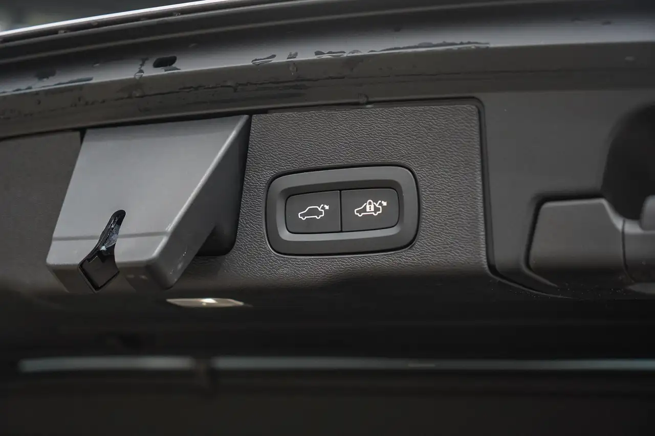 Volvo XC60 2026 — фото 11