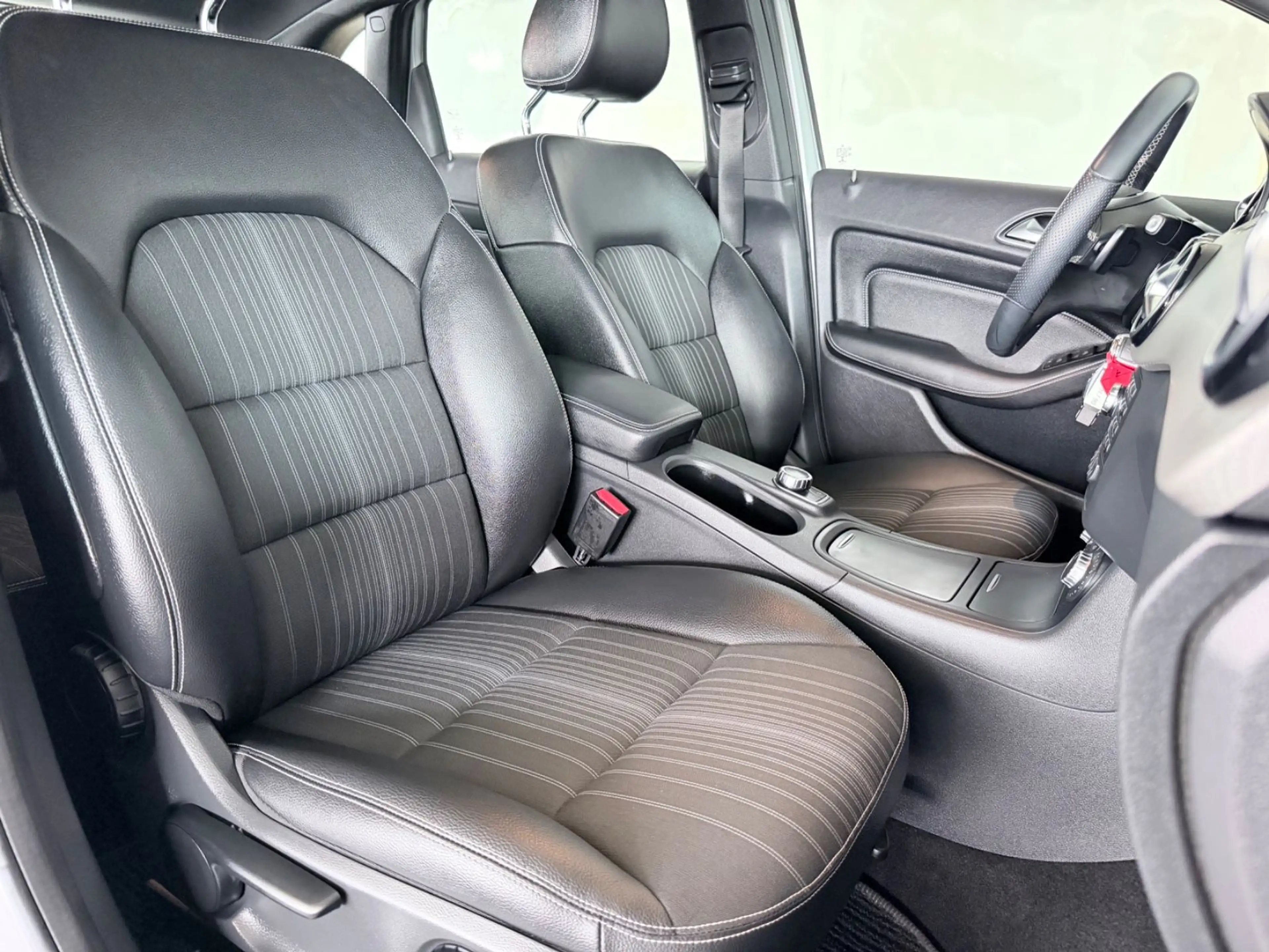 Mercedes-Benz B 200 Automatik Navi|Panorama|SHZ — photo 15