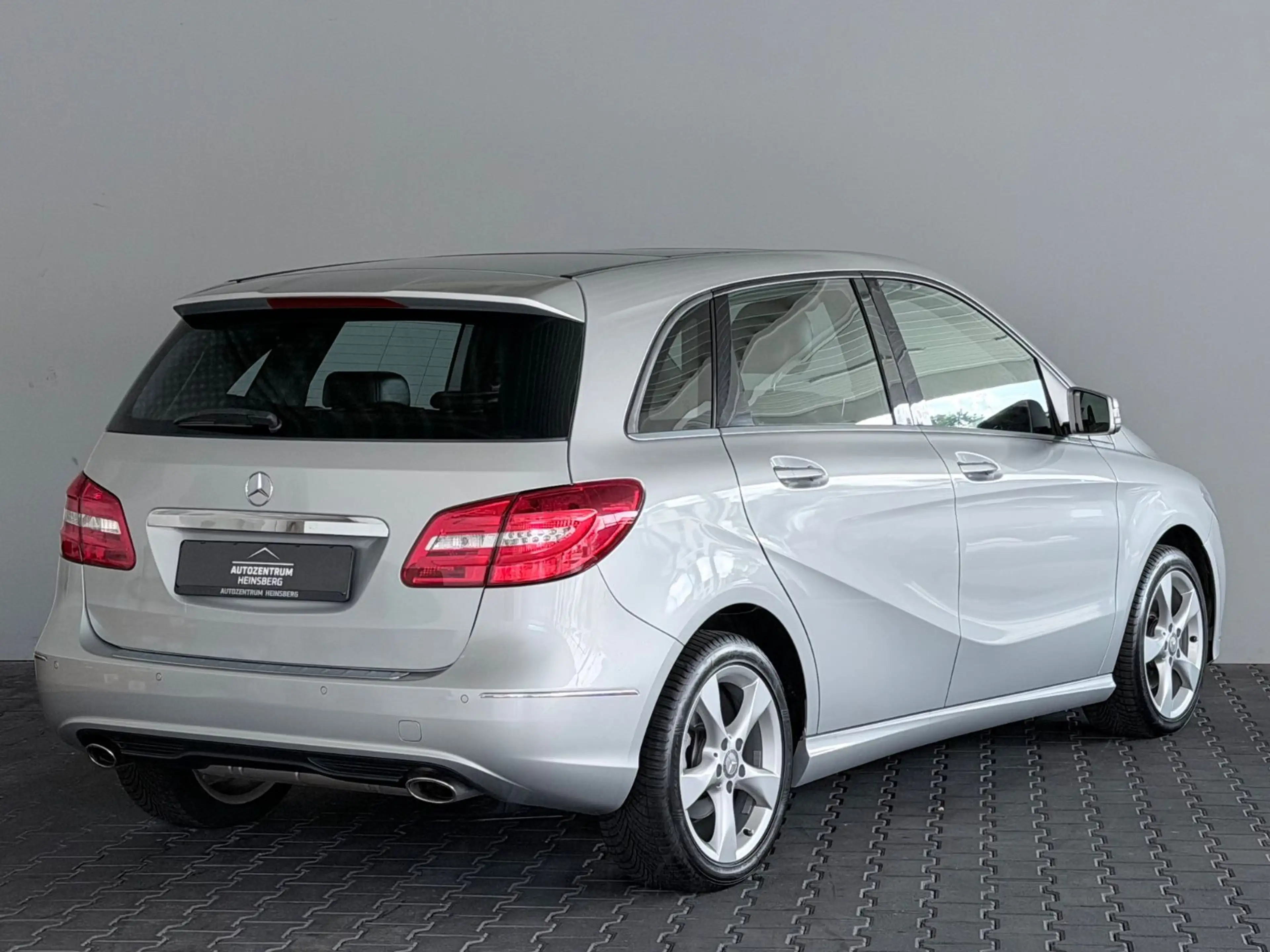 Mercedes-Benz B 200 Automatik Navi|Panorama|SHZ — photo 4
