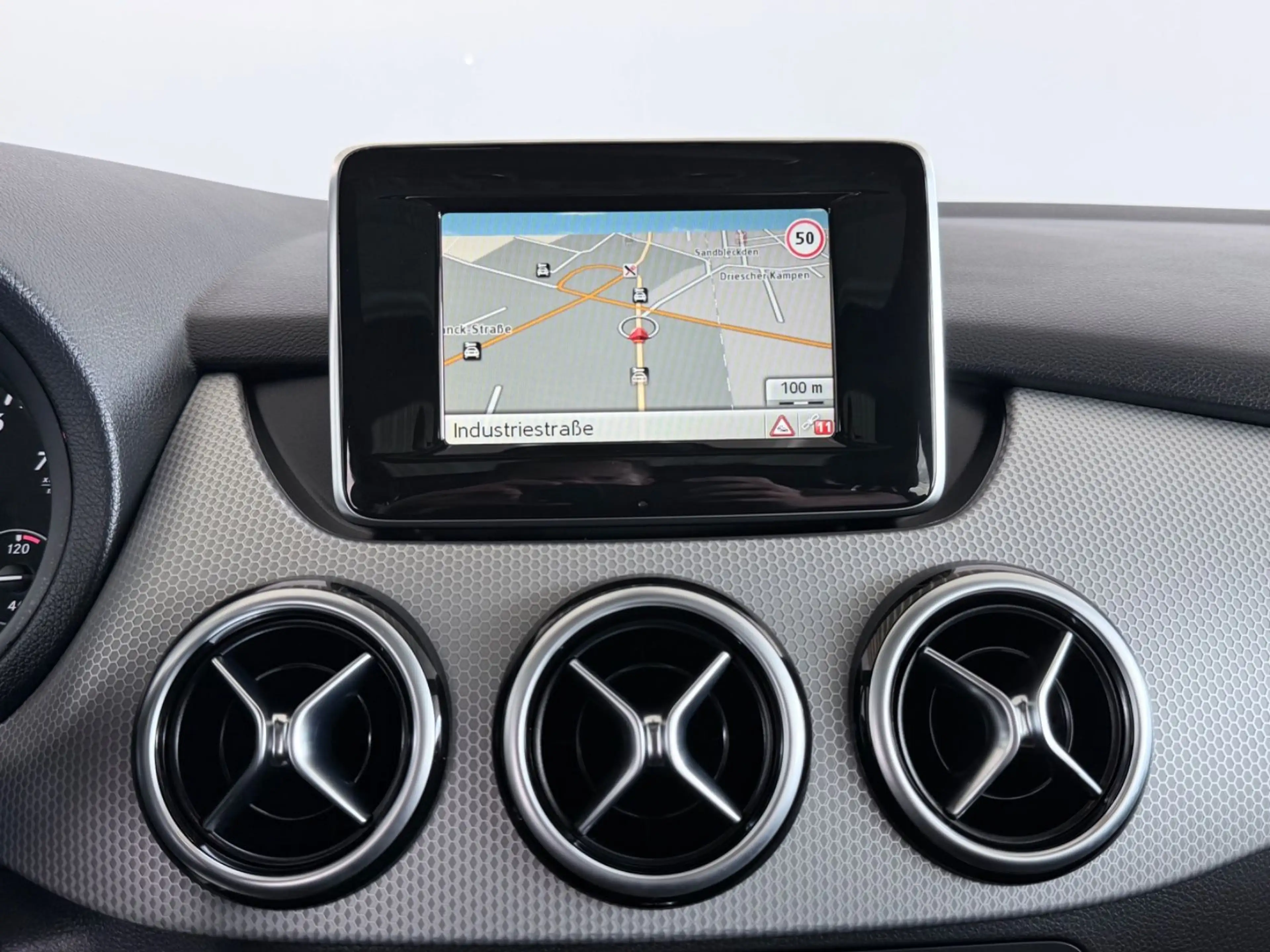 Mercedes-Benz B 200 Automatik Navi|Panorama|SHZ — photo 12