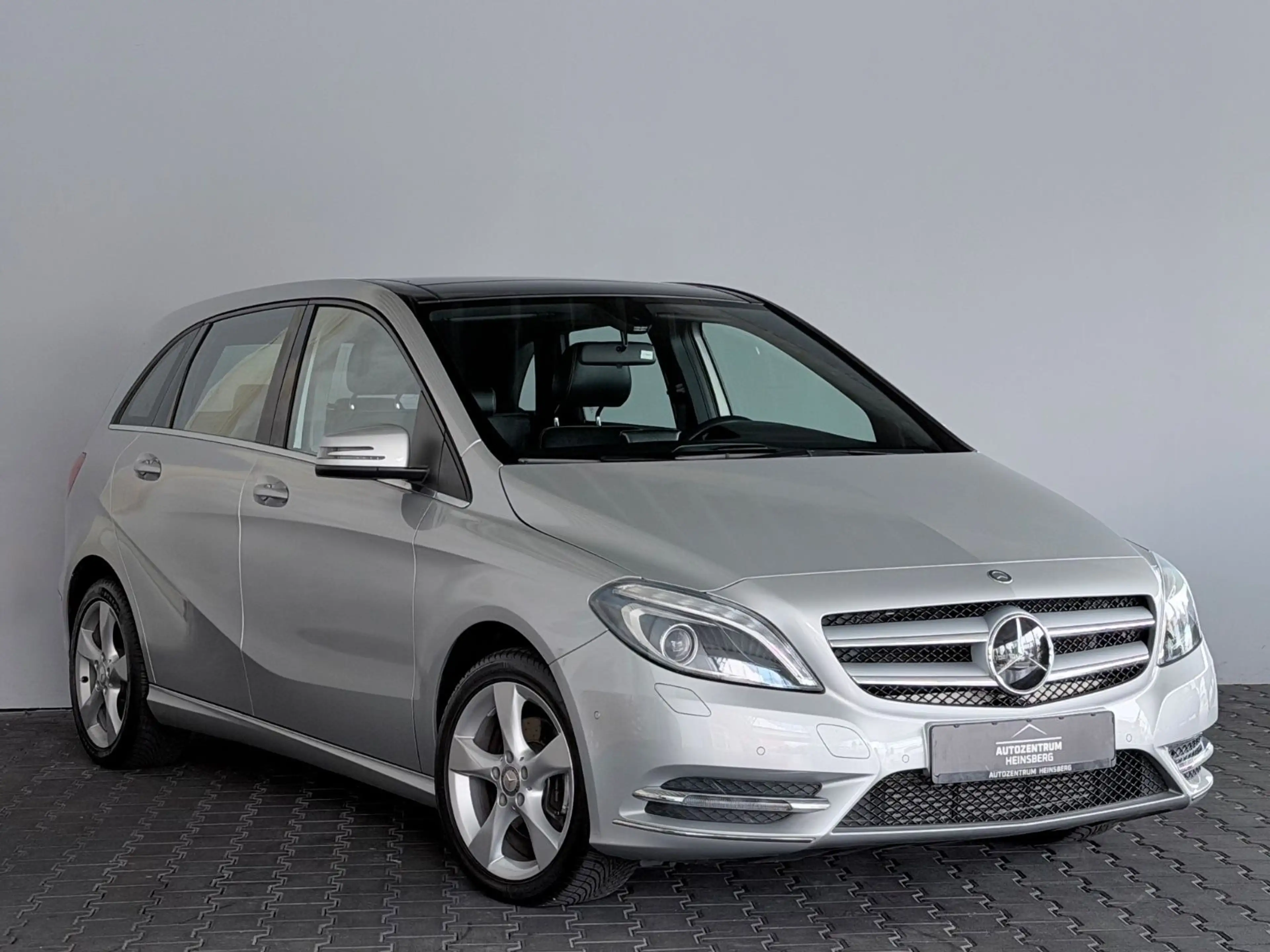 Mercedes-Benz B 200 Automatik Navi|Panorama|SHZ — photo 5