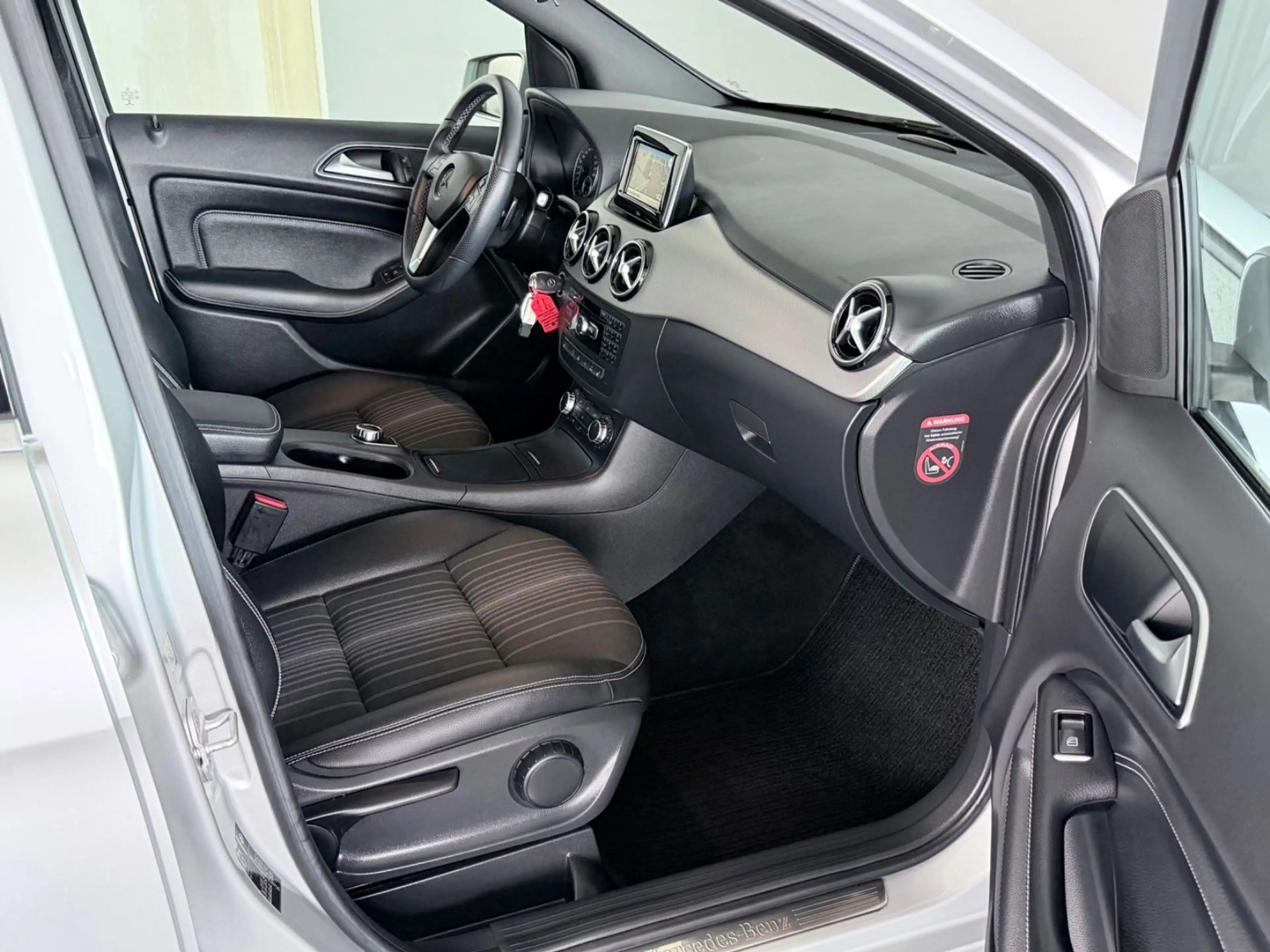 Mercedes-Benz B 200 Automatik Navi|Panorama|SHZ — photo 14