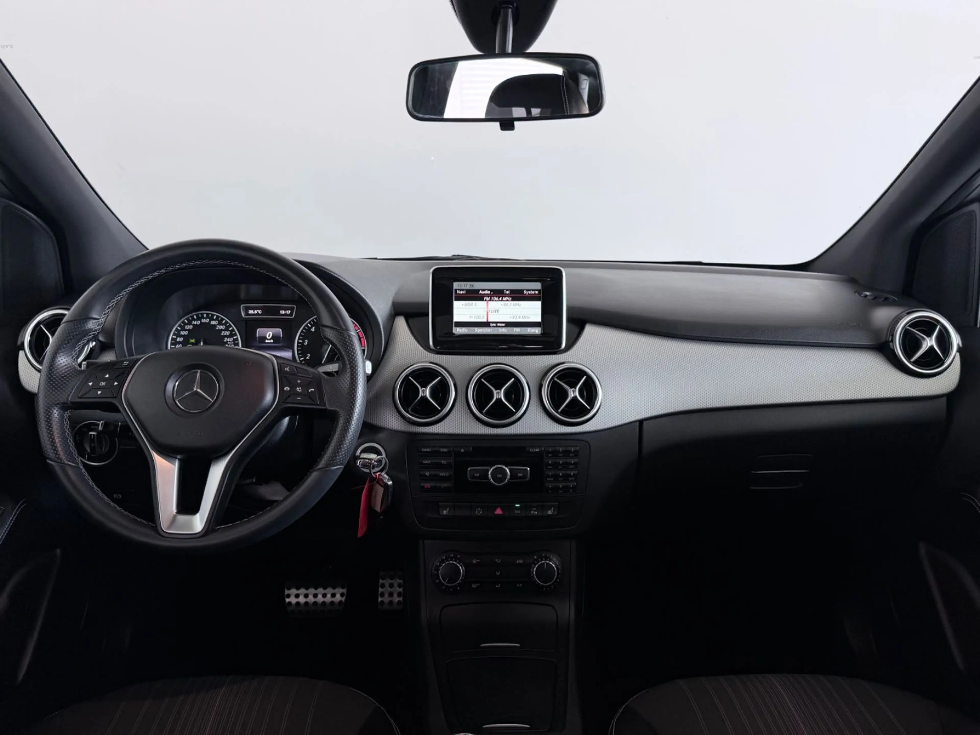 Mercedes-Benz B 200 Automatik Navi|Panorama|SHZ — photo 9