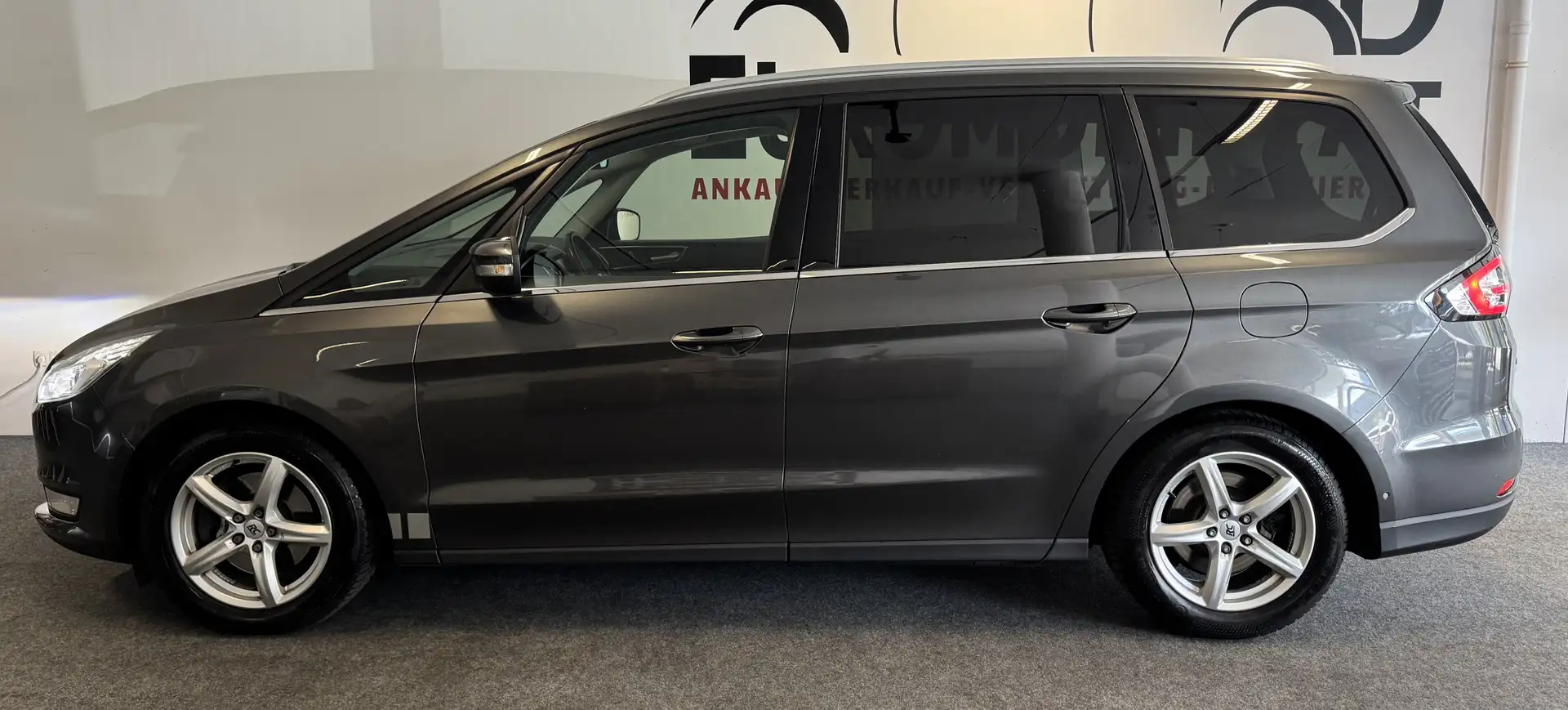 Ford Galaxy Titanium AWD Grijs - 2
