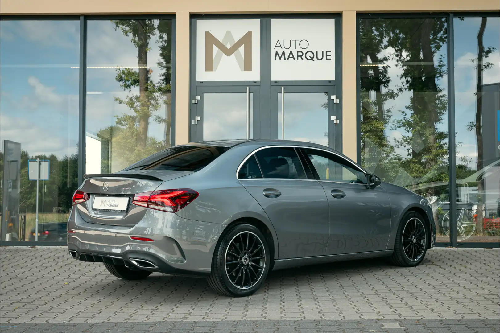Mercedes-Benz A 220 4MATIC Aut. 191PK Premium | AMG | 18" LM Velgen | Grijs - 2