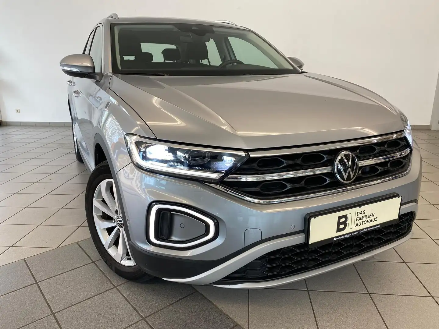 Volkswagen T-Roc Style 1.5 TSI, LED ALCANTARA KAMERA EASY OPEN Plateado - 2