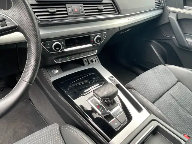 Audi Q5 view 15