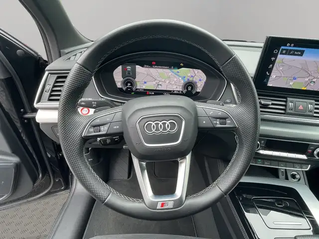 Audi Q5 view 12