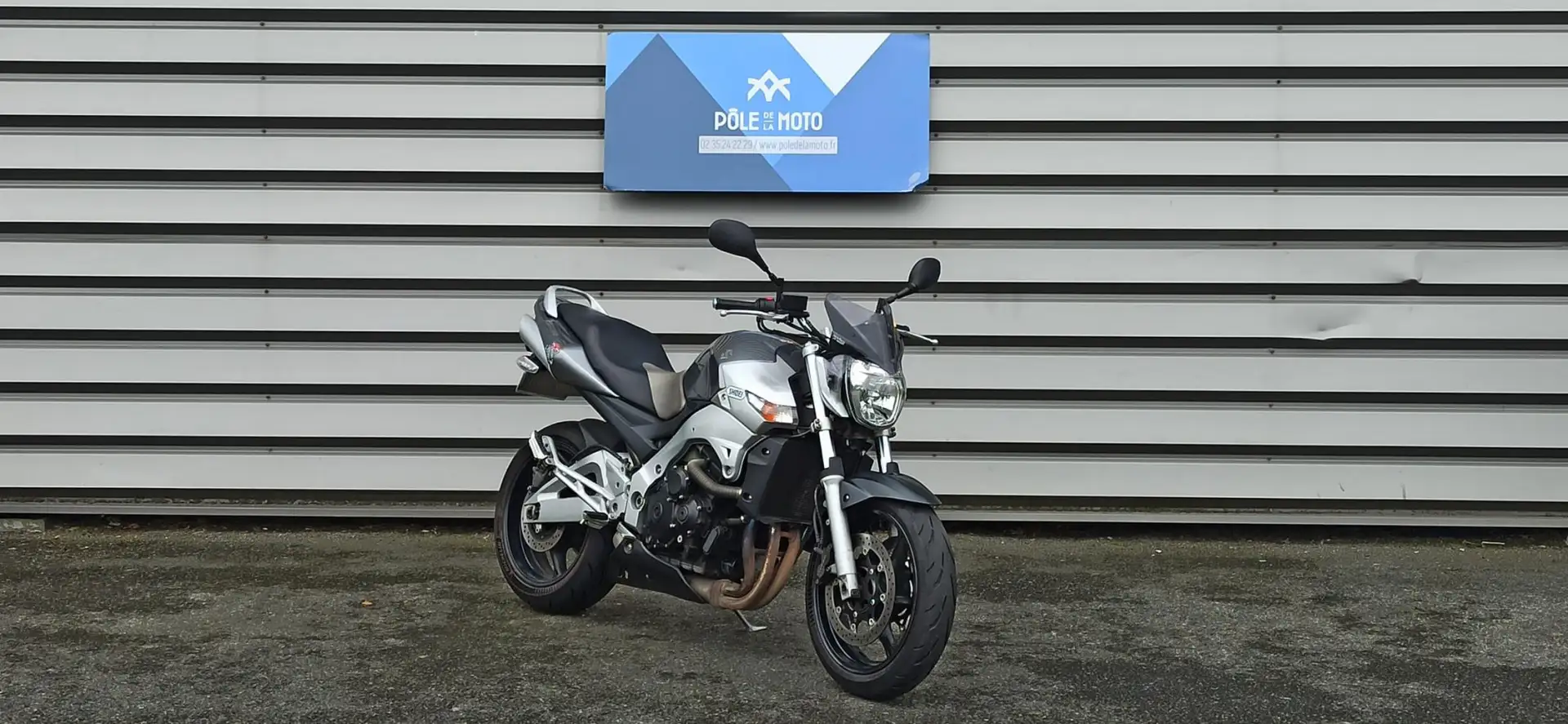 Suzuki GSR 600 Gri - 1