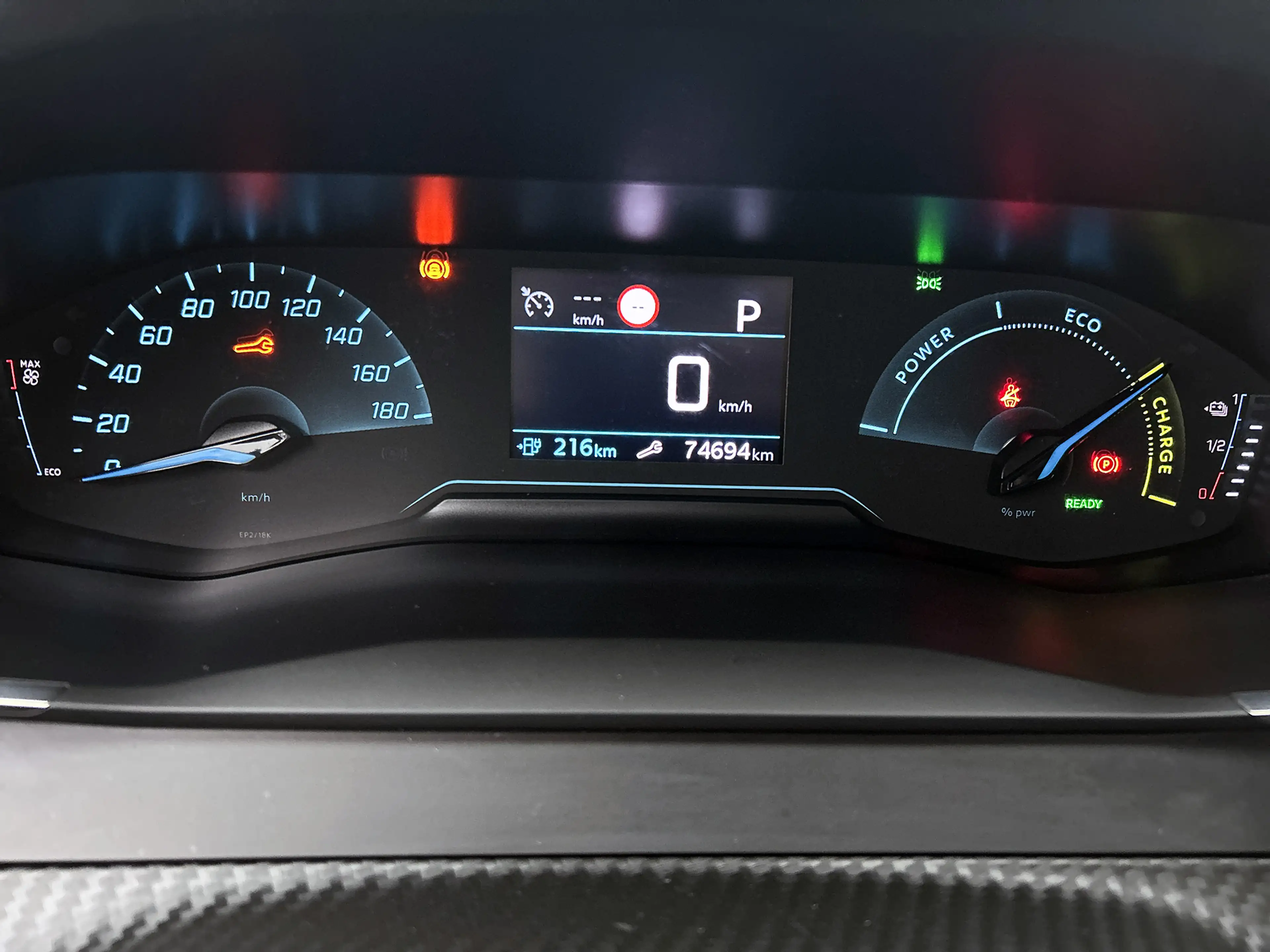 Peugeot e-2008 EV Allure 50 kWh — photo 5