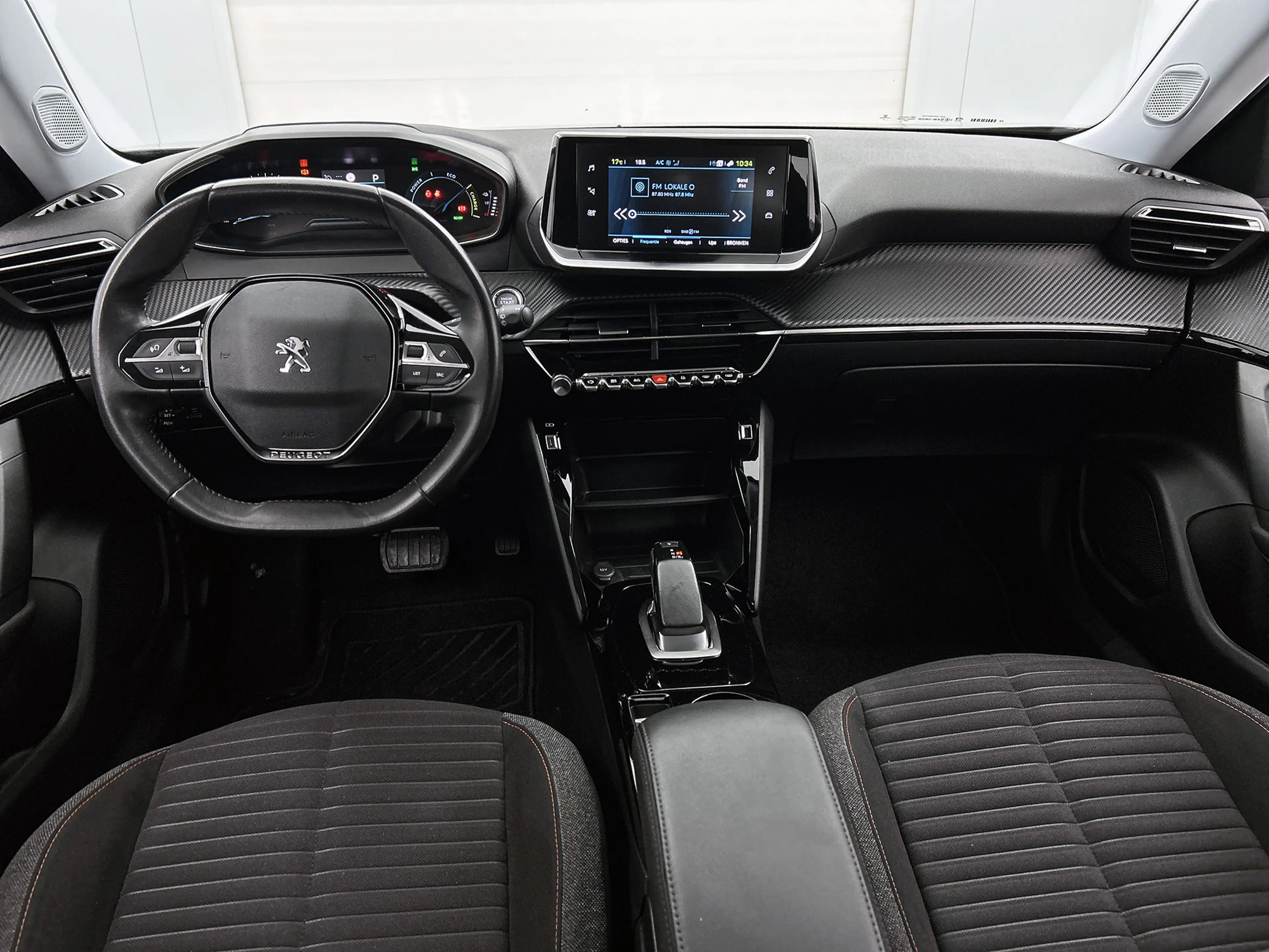 Peugeot e-2008 EV Allure 50 kWh — photo 4