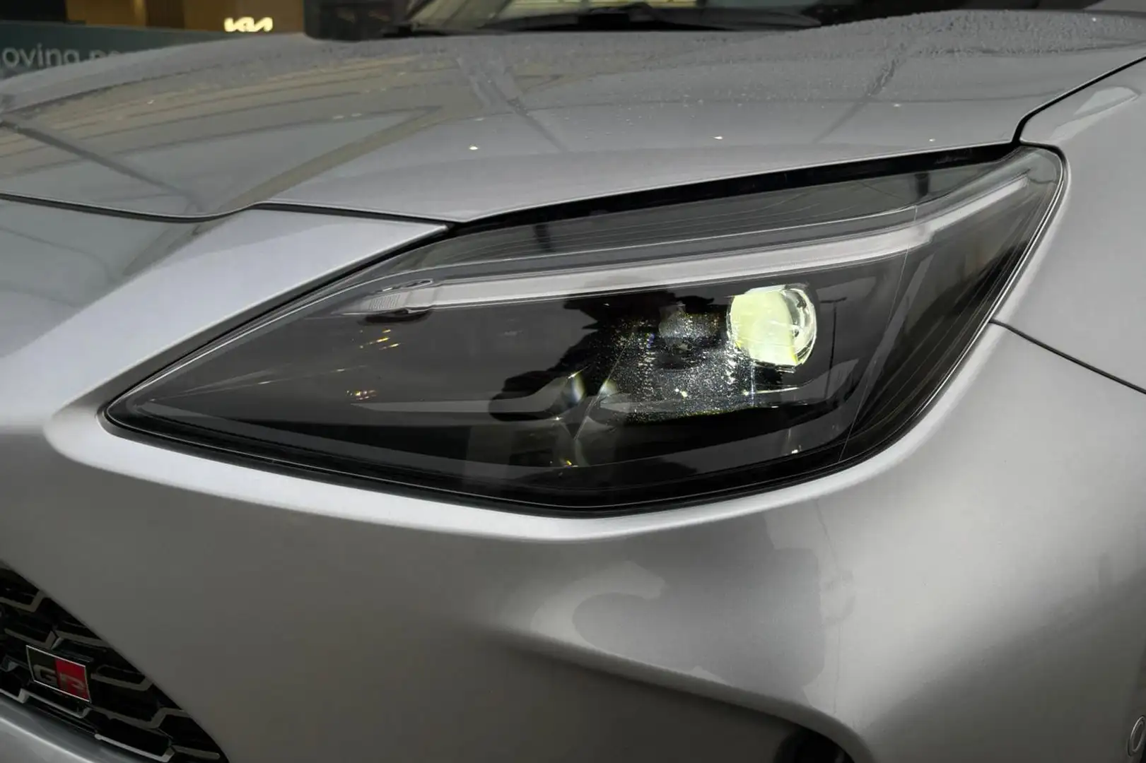 Toyota Yaris Cross 1.5 Hybrid 130PK GR Sport | Trekhaak | Panoramadak Grau - 2