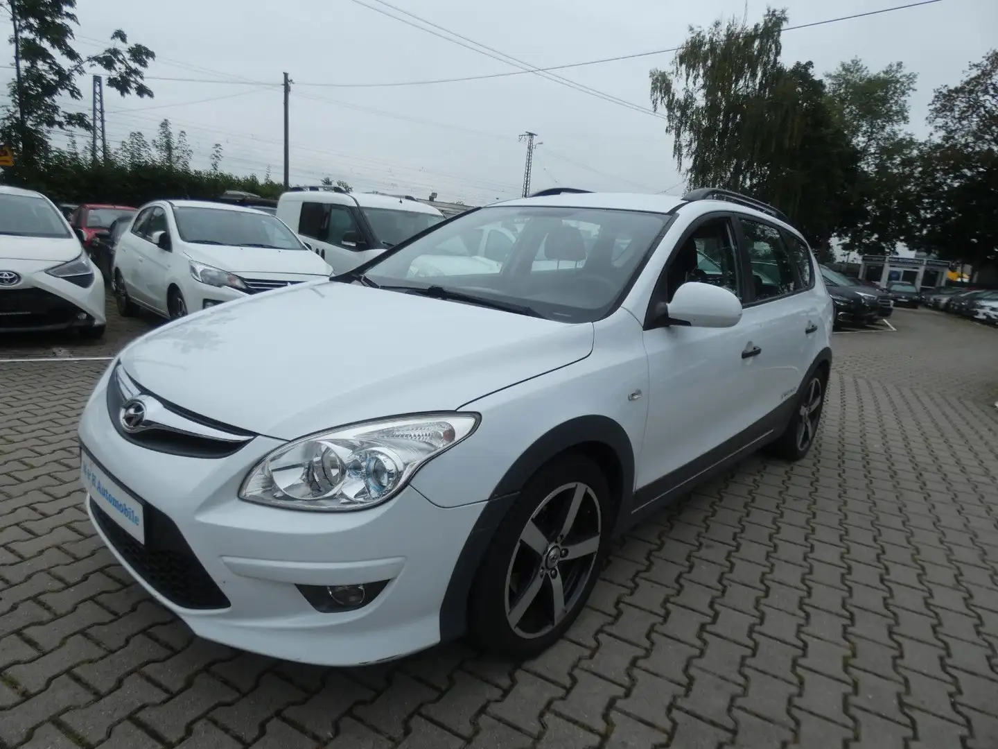 Hyundai i30 cw  XROAD Business *2.Hand*Klima* Blanc - 1