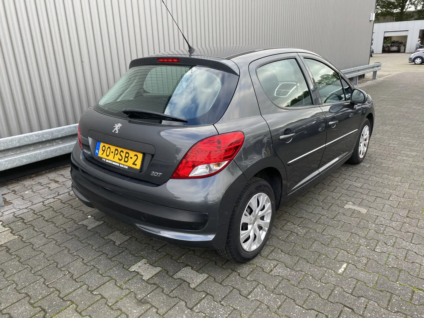 Peugeot 207 1.4 Acces Lite 99Dkm.NAP, 5-Drs, A/C, Bluetooth, U Grijs - 2