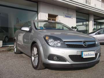 CABRIO 1.8i TWIN TOP COSMO