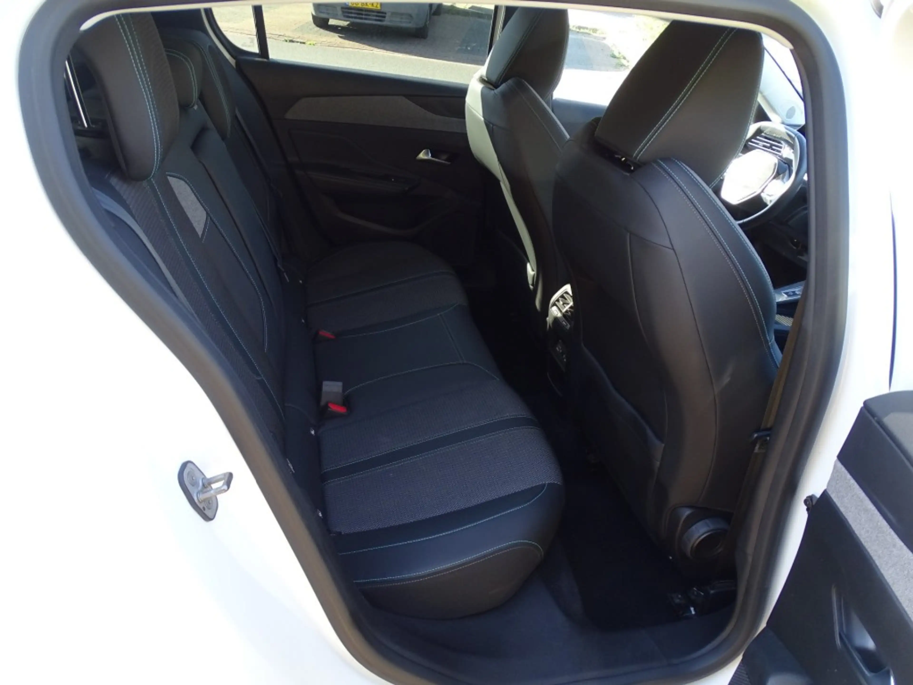 Peugeot 308 1.2 PURETECH ALLURE-Multimedia-Cruise-ISOfix-Autom — photo 7