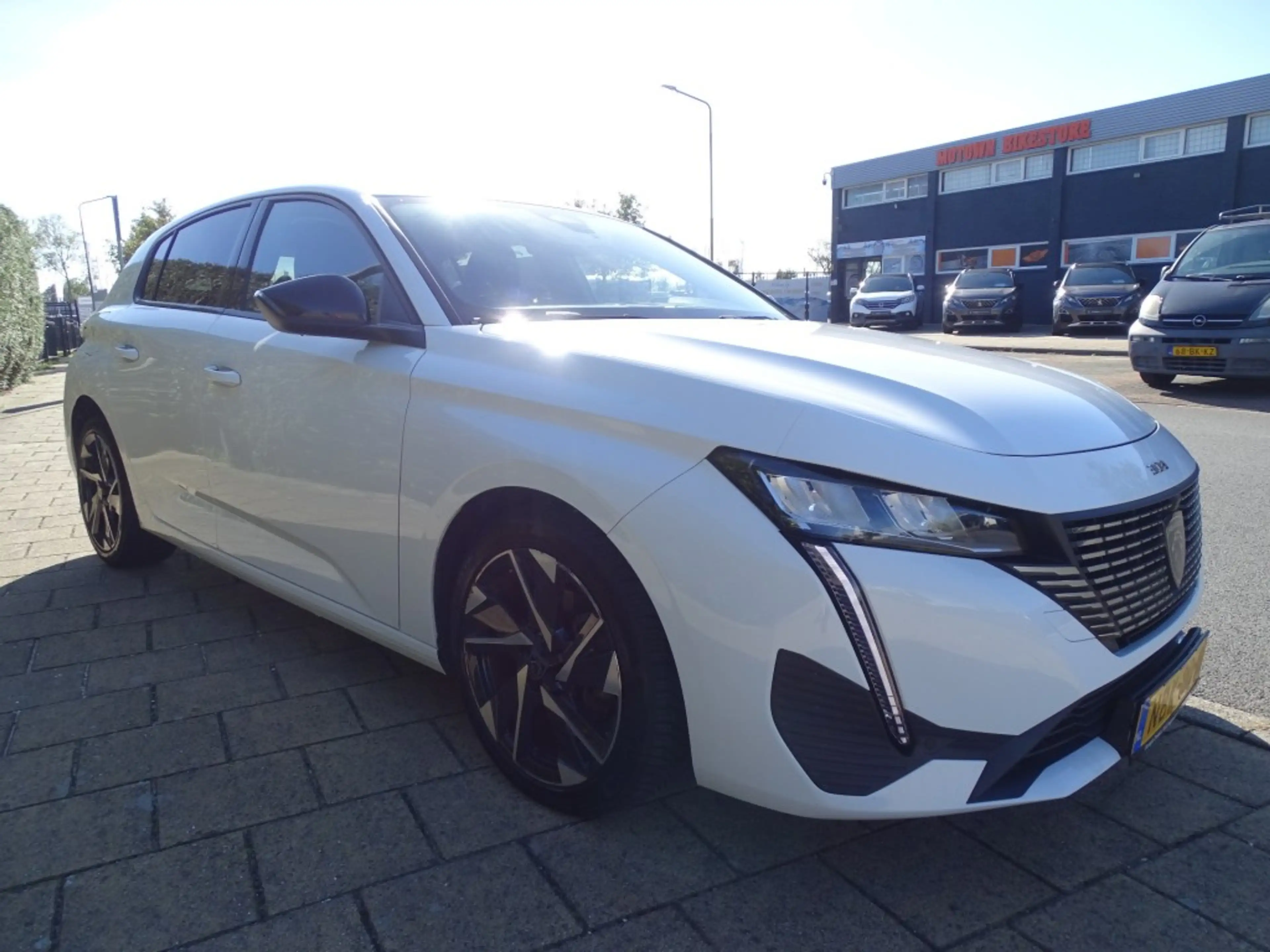 Peugeot 308 1.2 PURETECH ALLURE-Multimedia-Cruise-ISOfix-Autom — photo 3